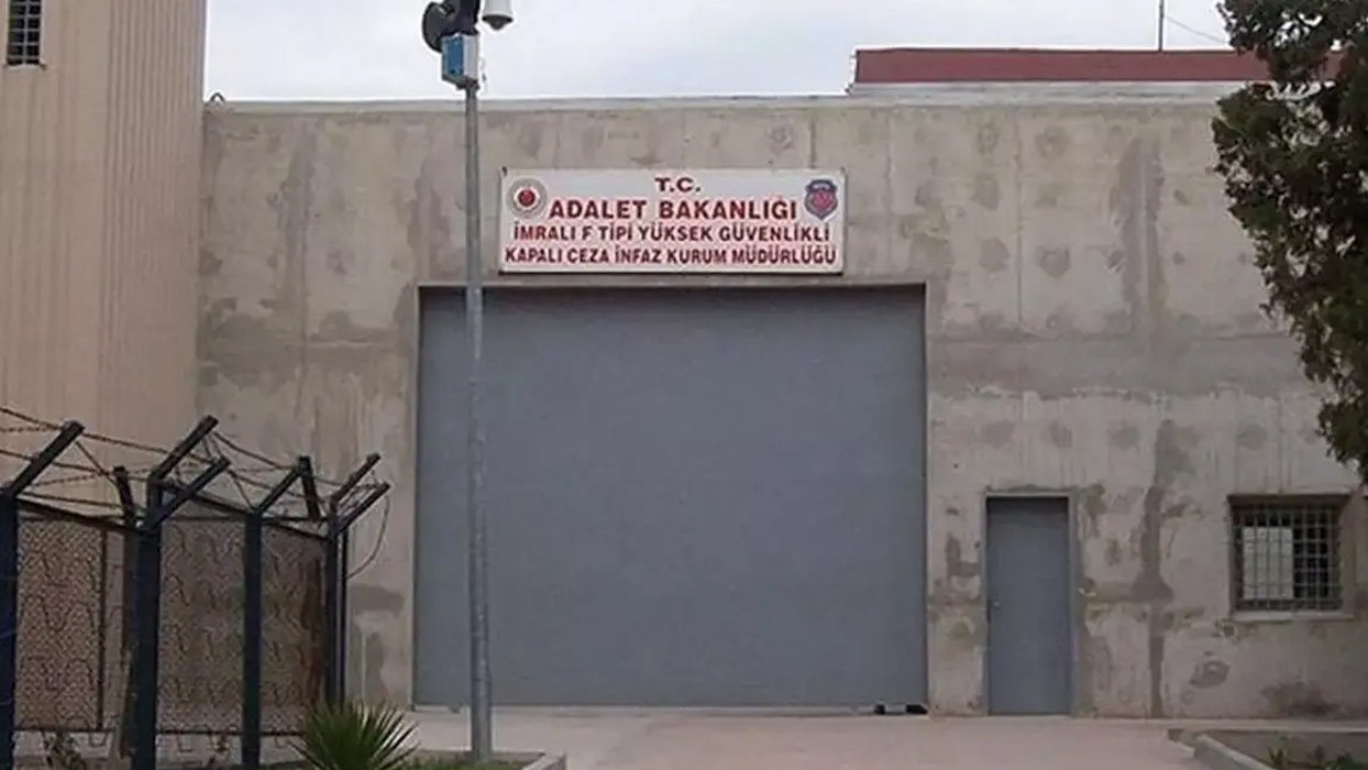 DEM Parti heyeti İmralı'ya gitti
