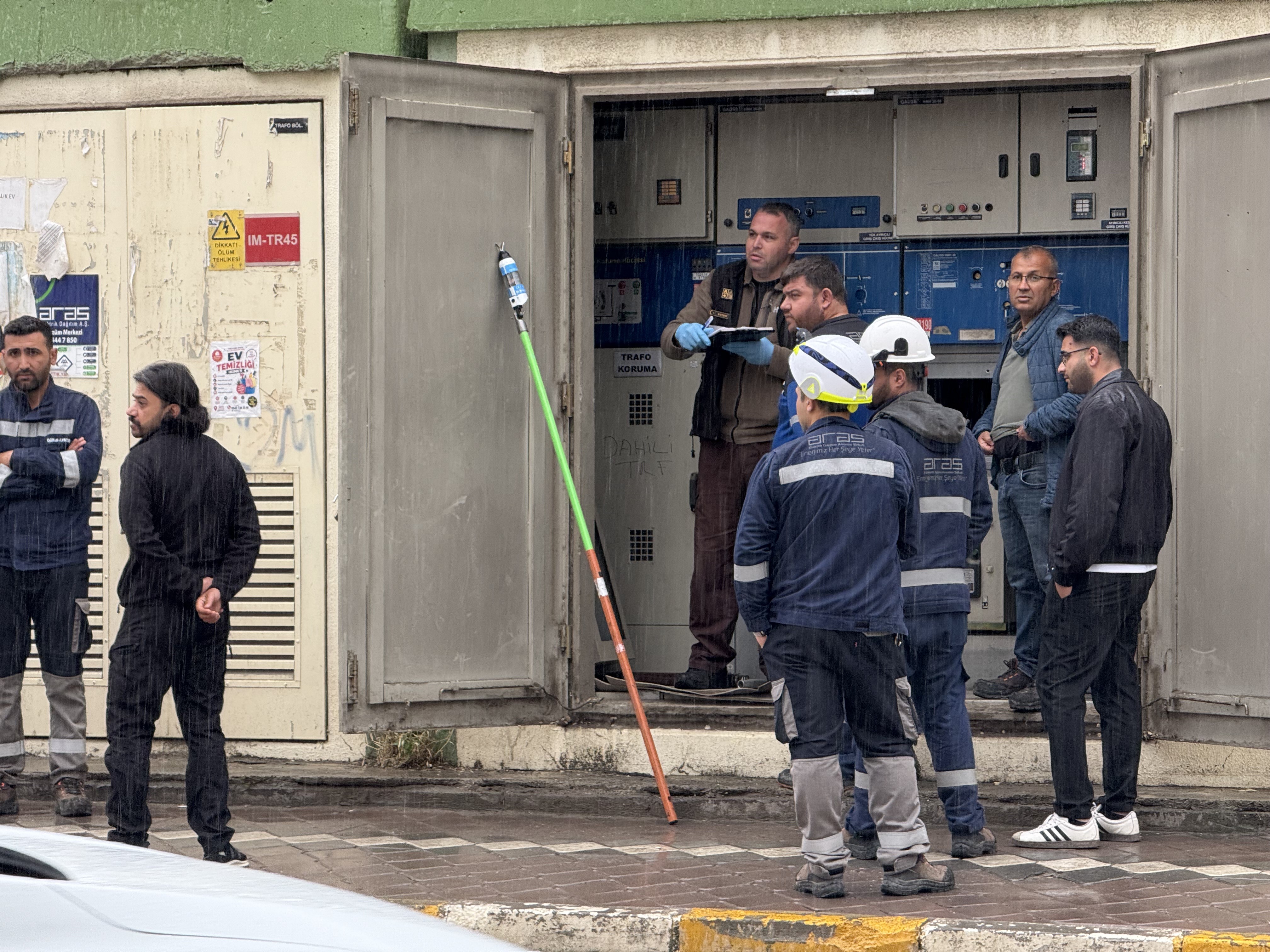 Iğdır'da arızalı trafoda elektrik akımına kapılan işçi hastaneye kaldırıldı
