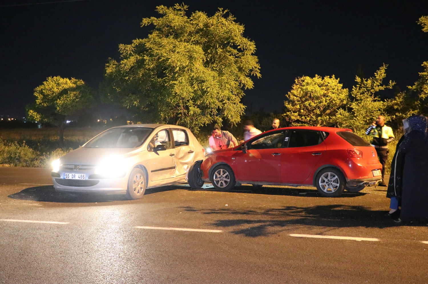Kilis'te 2 otomobilin çarpıştığı kazada 4 kişi yaralandı