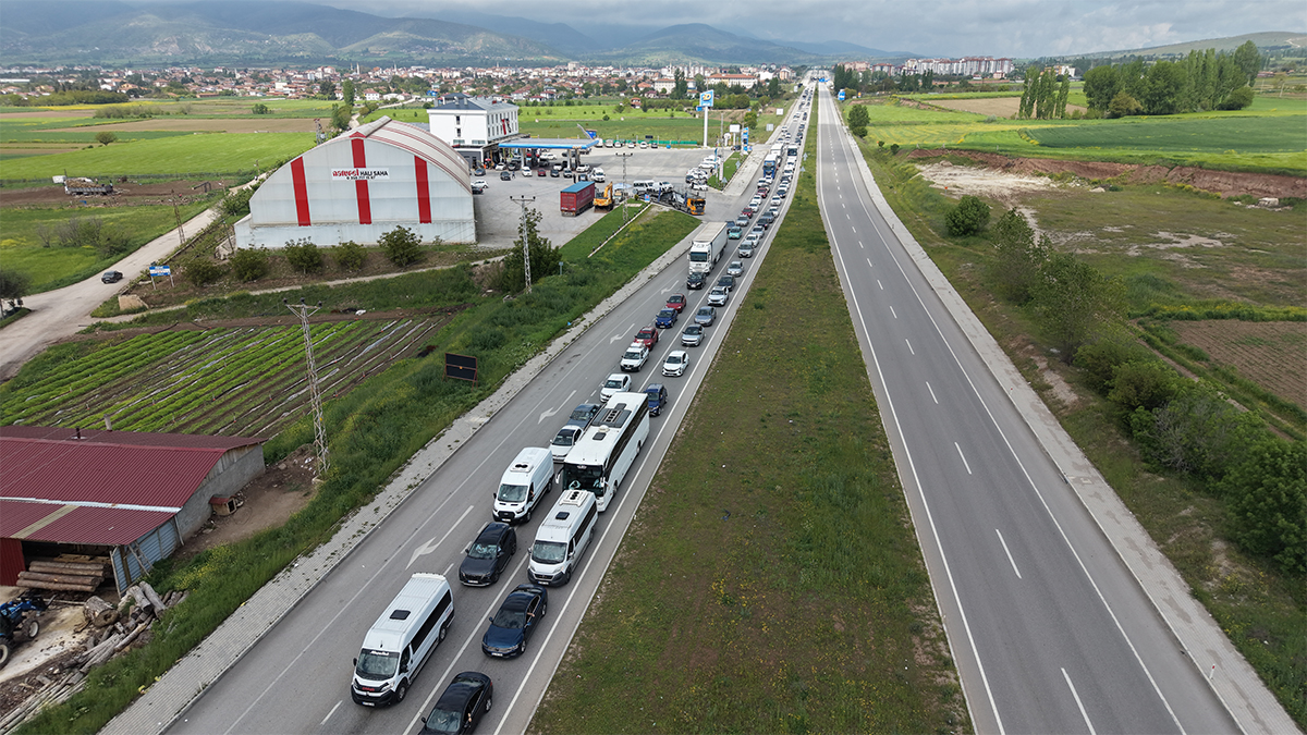 Kilometrelerce kuyruk oluşmuştu! Önlemler artırıldı