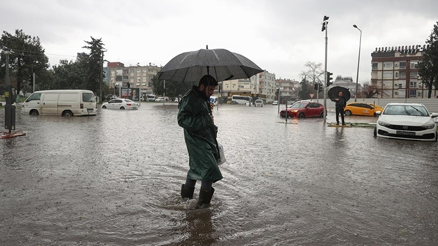 Meteoroloji'den 3 il için kritik sağanak uyarısı... Sel ve su baskınına dikkat çekildi