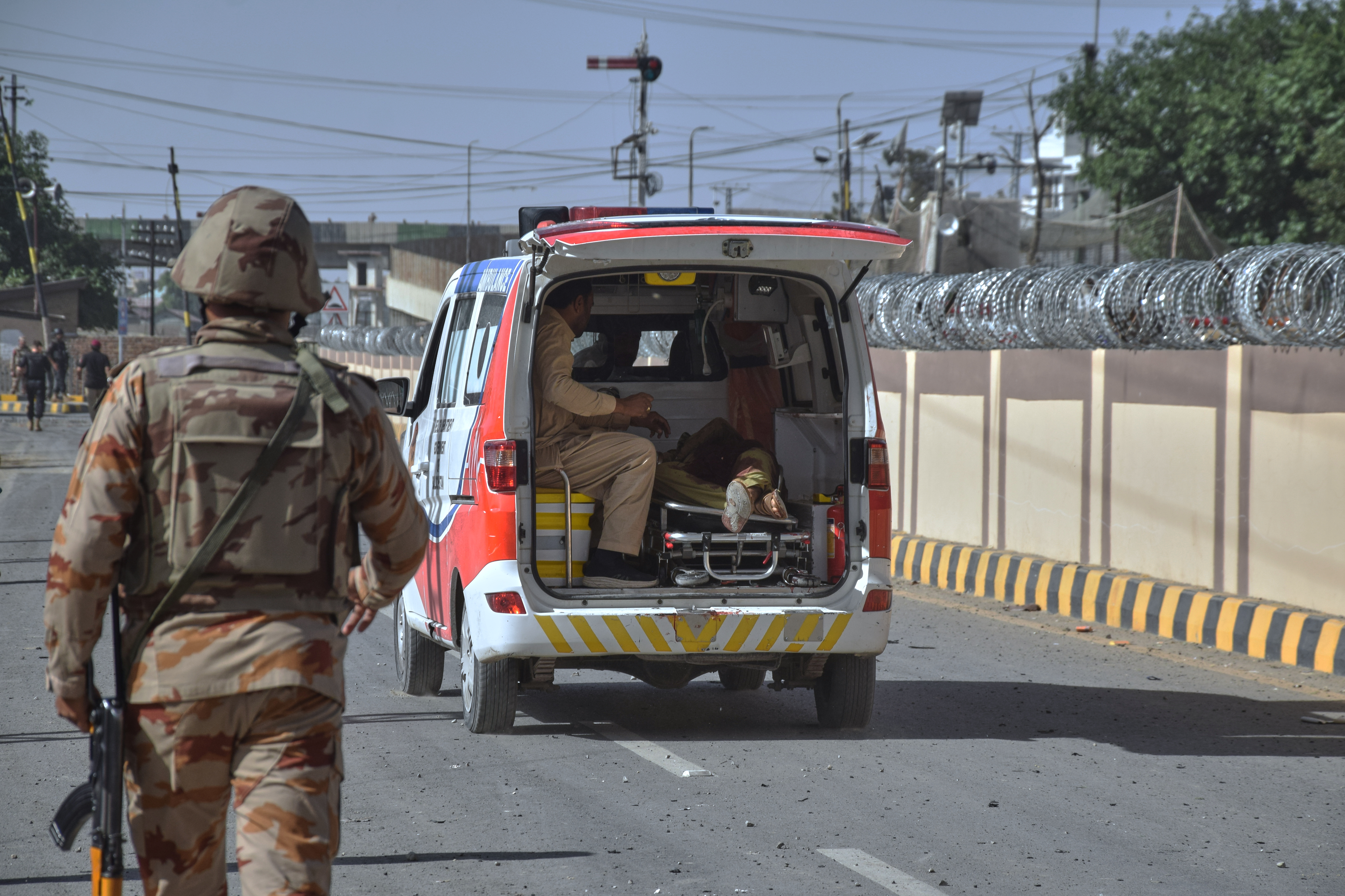 Pakistan'da terör operasyonu: Onlarca militan öldürüldü