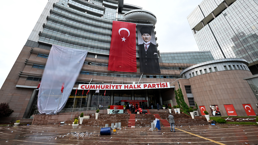CHP Genel Merkezi önünde yaşananlar! Özel ve ekibi polisi hedef göstermişti: Gerçek bambaşka çıktı