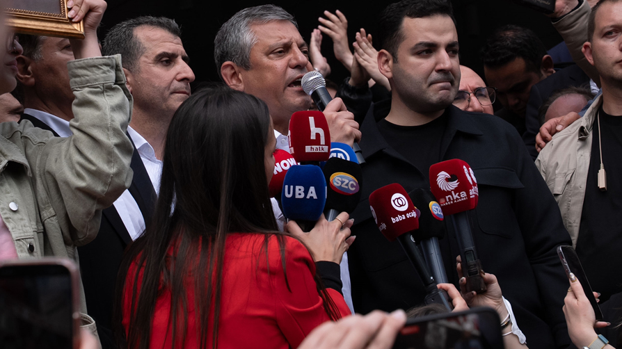 CHP'de ortalık toz duman! Özel'e 