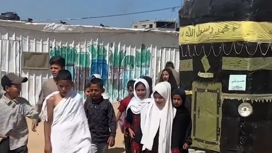 Gazzeli miniklerin hac özlemi! Telbiyeler okuyup tekbirler getirdiler