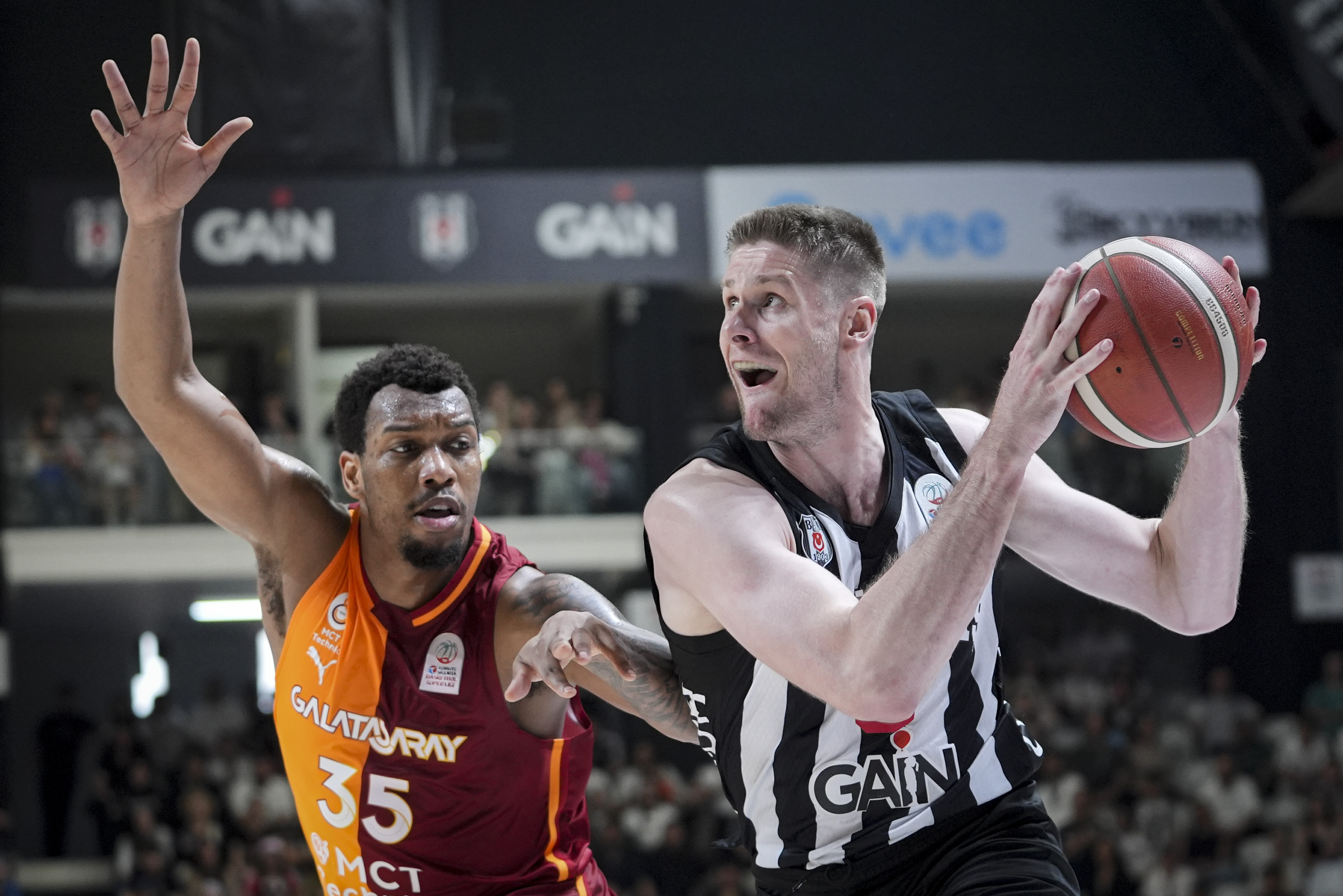 Basketbolda derbi zamanı: Beşiktaş-Galatasaray