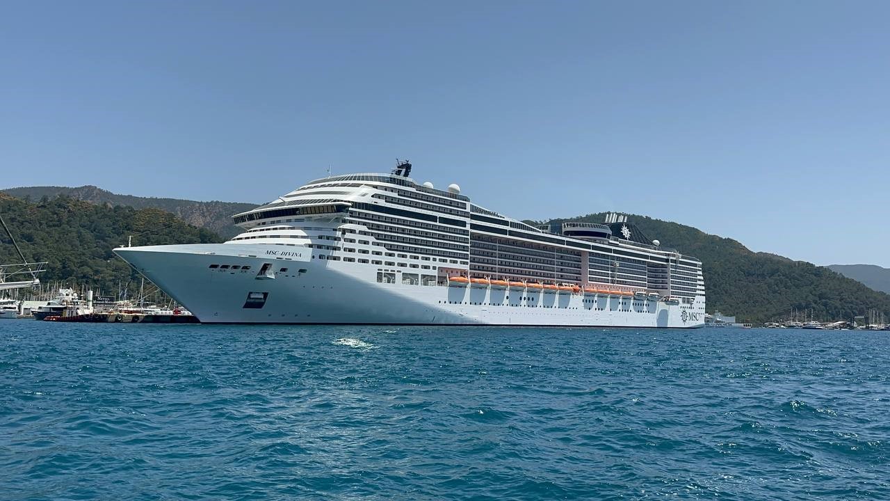 Marmaris'e turist akını! Binlerce turist limana ayak bastı
