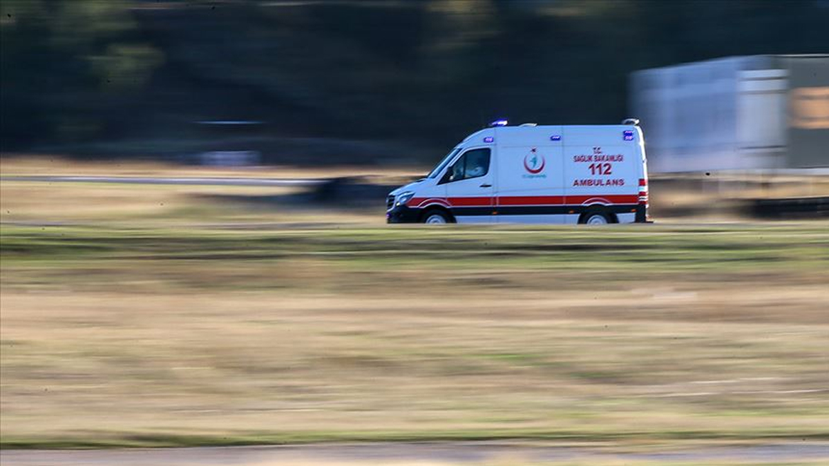 Yolcu otobüsü ile otomobil çarpıştı! Yaralılar var