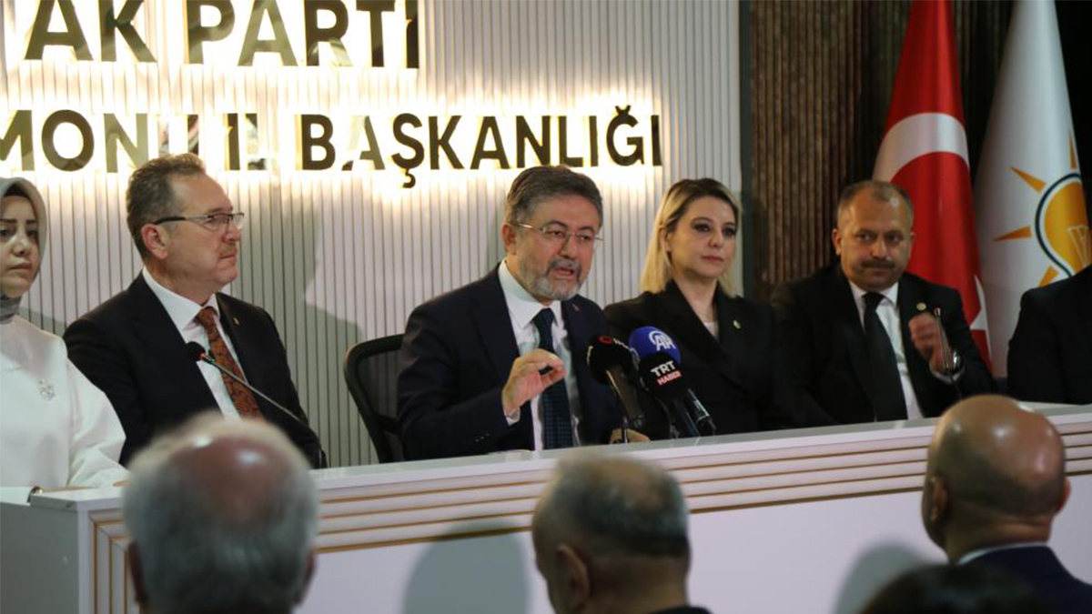 Bakan Yumaklı'dan 450 bin deprem konutu çıkışı: Maketini bile yapmaktan aciz olanlar gördü