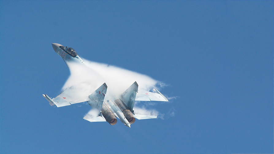 Bir parti Su-35 resmen teslim edildi! Yeni savaş uçakları hava üssünde