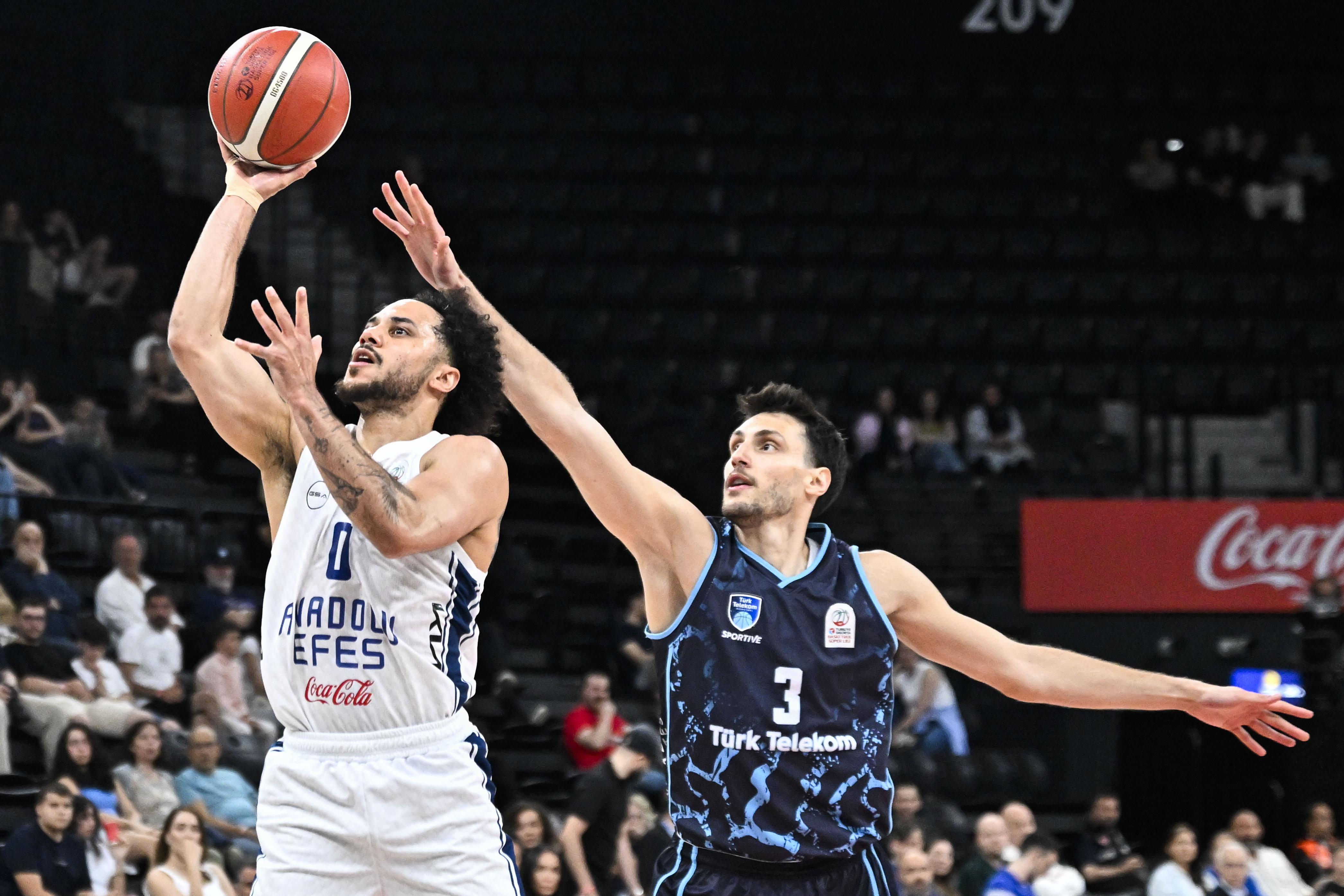 Türk Telekom evinde Anadolu Efes'i ağırlayacak