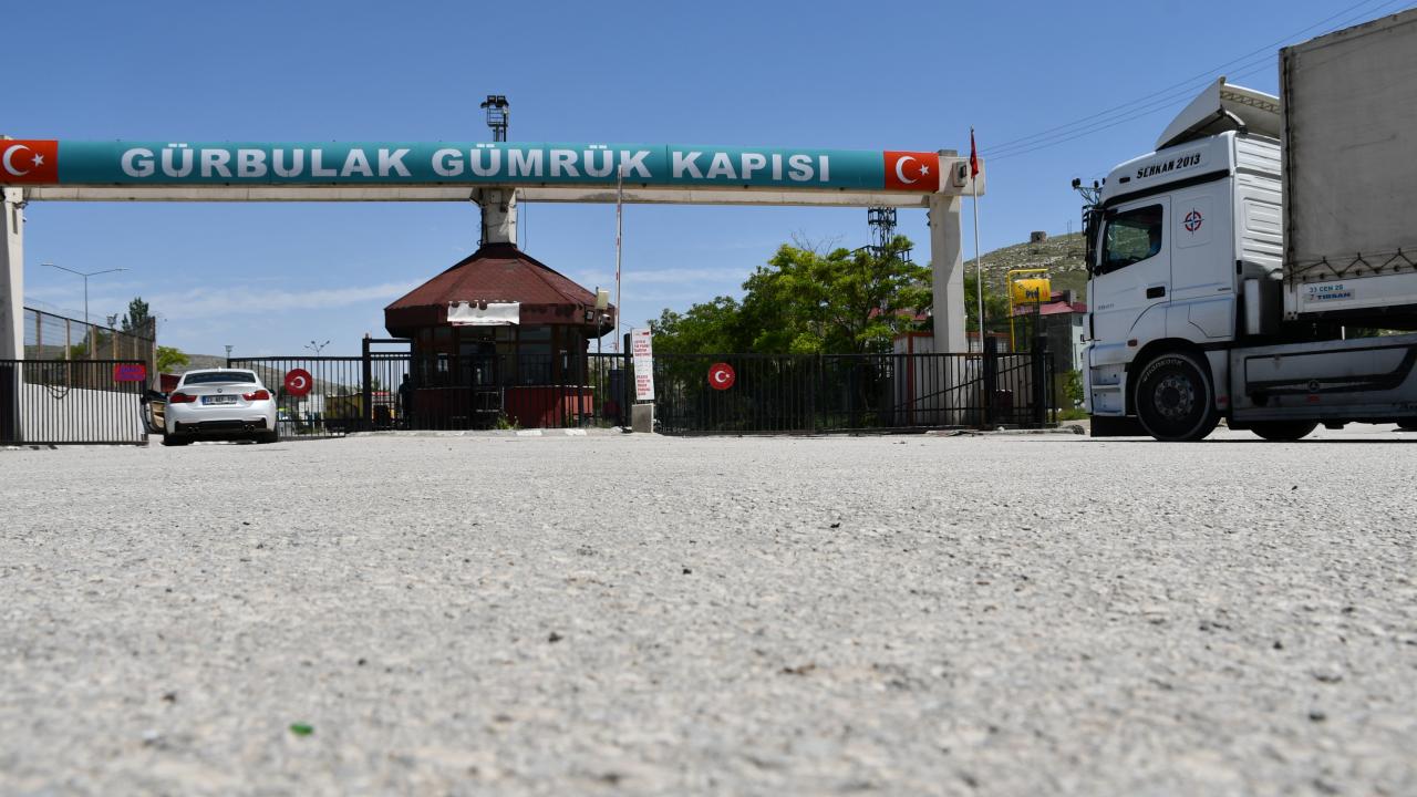 Doğu sınırında 24 saatlik ticaret mesaisi: Tır trafiği büyüdü, ticaret hacmi yükseldi