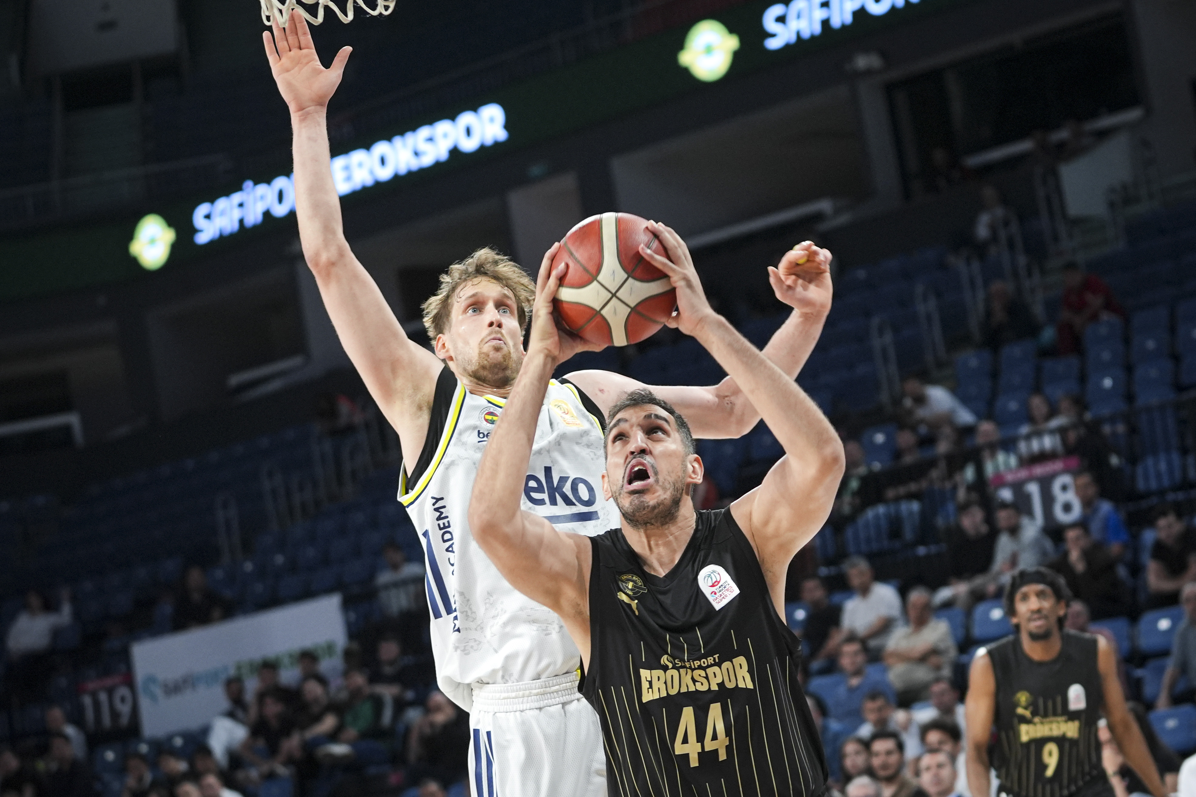 Fenerbahçe Beko yarı finale yükseldi!