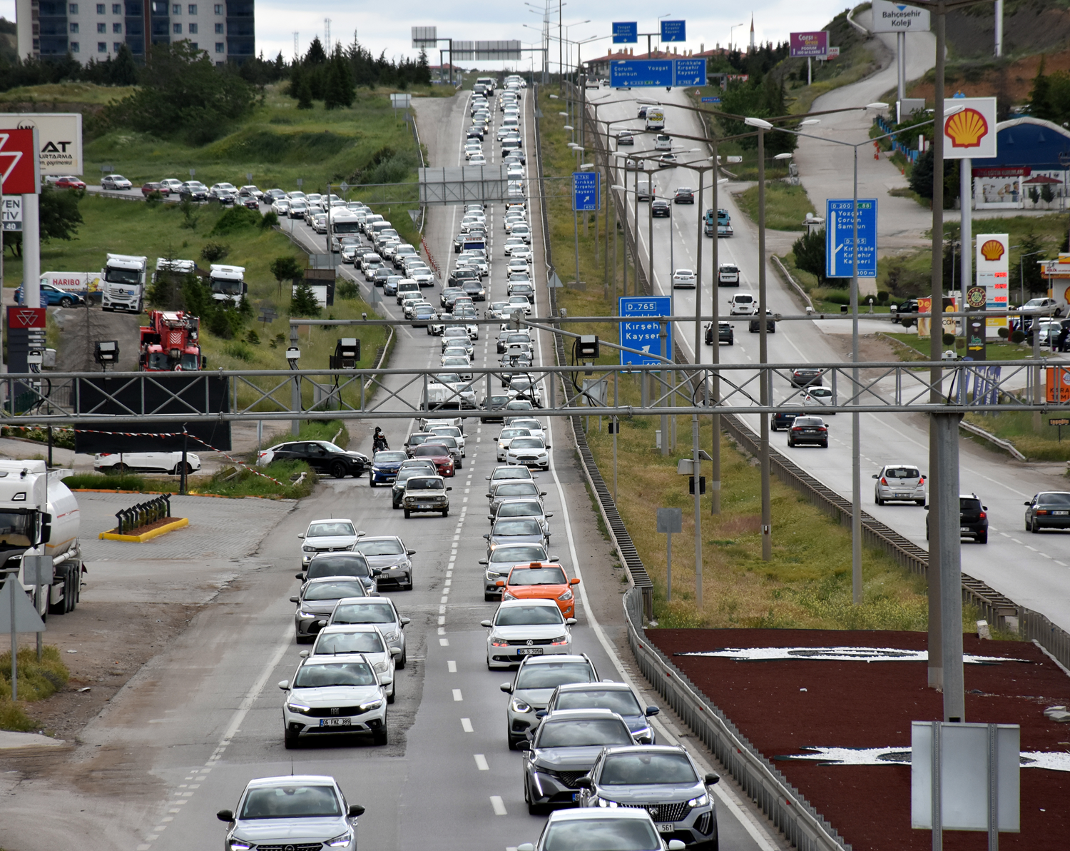 Tatilciler dönmeye başladı! Yollarda trafik yoğunluğu yaşanıyor