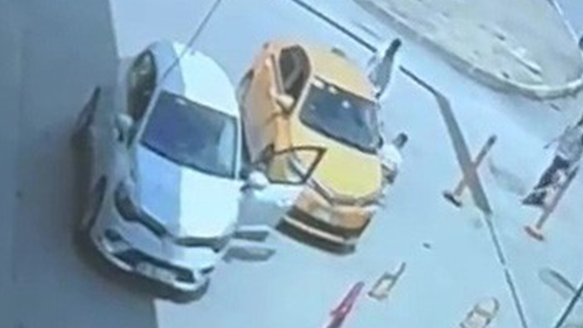 Yol verme kavgasında taksiciyi bıçakladı! Dehşet anları saniye saniye kameraya yansıdı