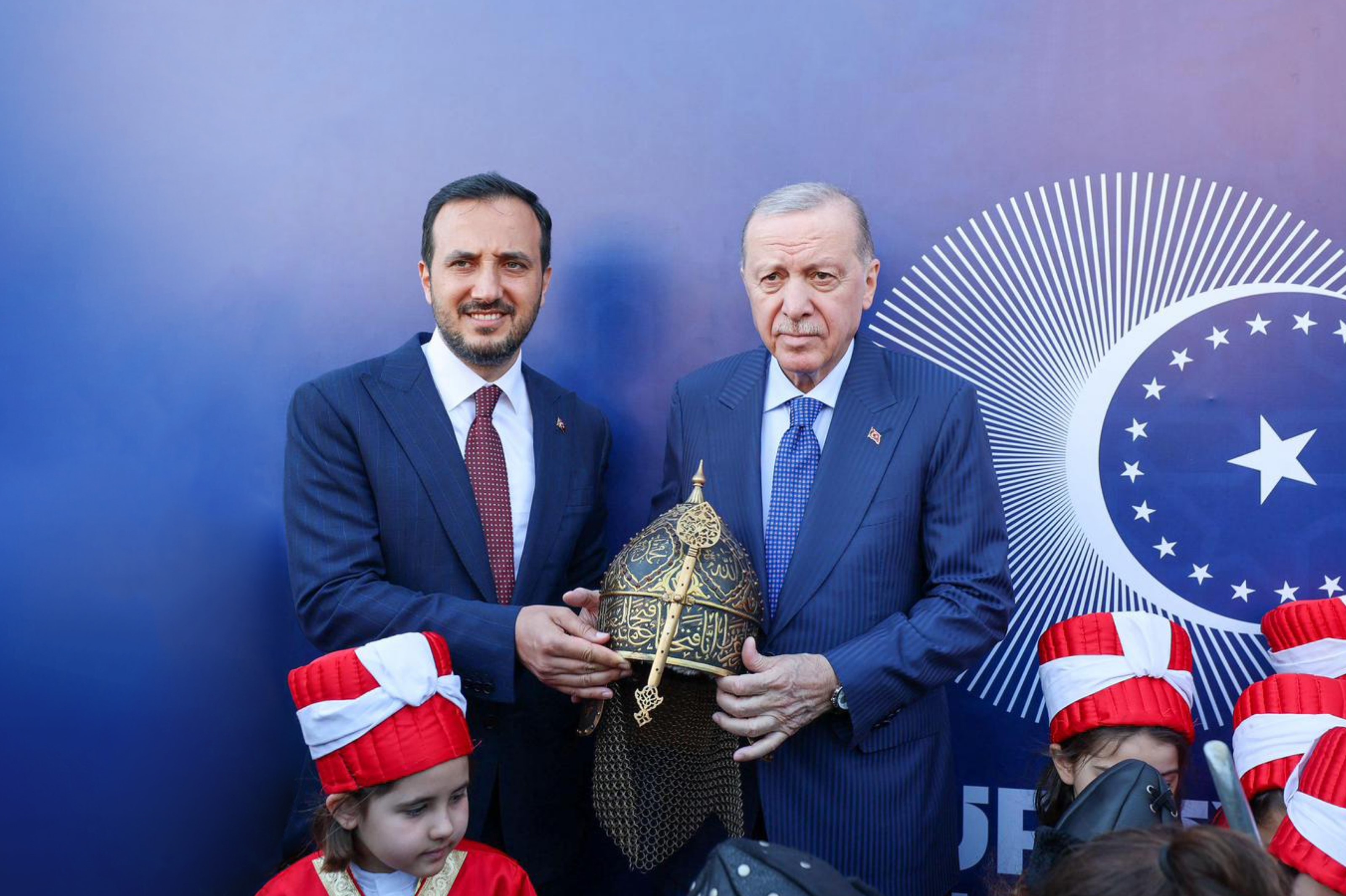 Cumhurbaşkanı Erdoğan'a özel hazırlanan miğfer hediye edildi