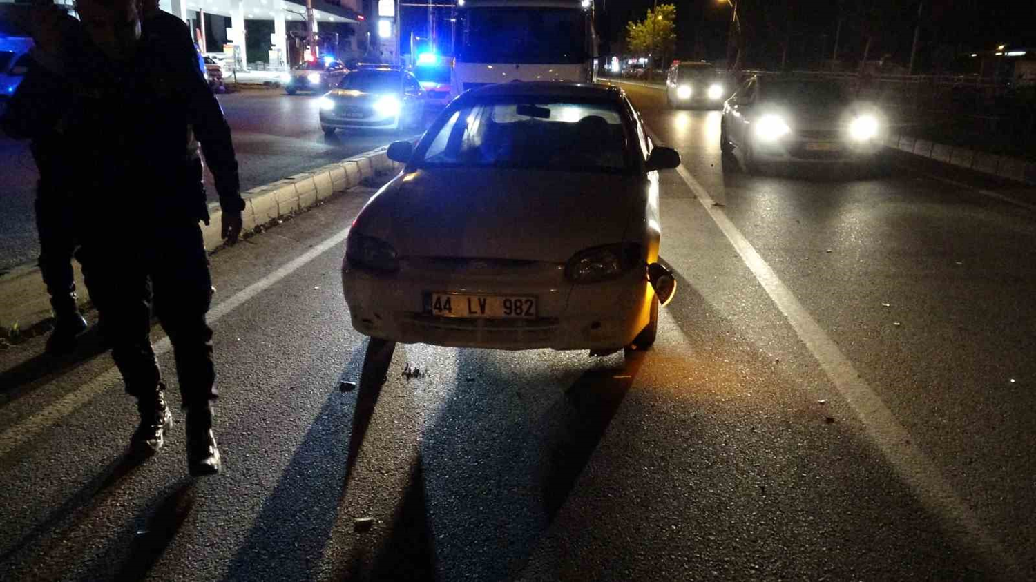 Malatya'da iki aracın çarptığı yaya hayatını kaybetti