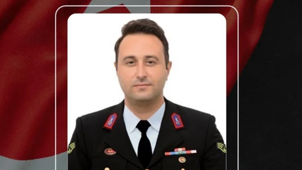 Otomobilin çarptığı jandarma astsubay, trafik kazasında şehit oldu