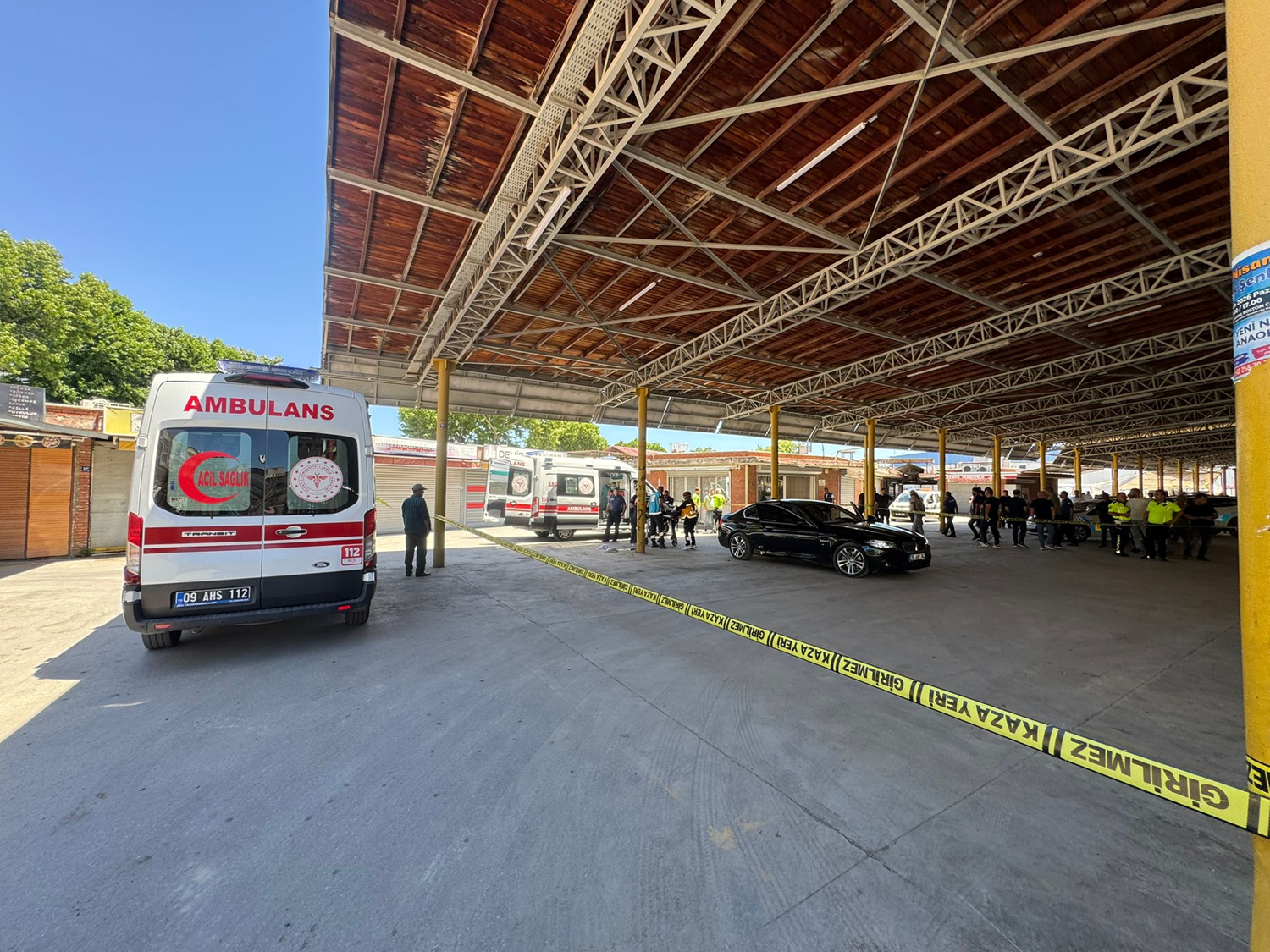 Park halindeki otomobile silahlı saldırı: Ölü ve yaralı var