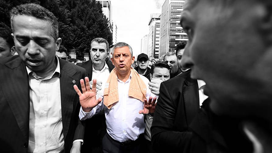 CHP ring alanına döndü: Milletvekili Özgür Özel, Olağanüstü Kurultay için imza topladı