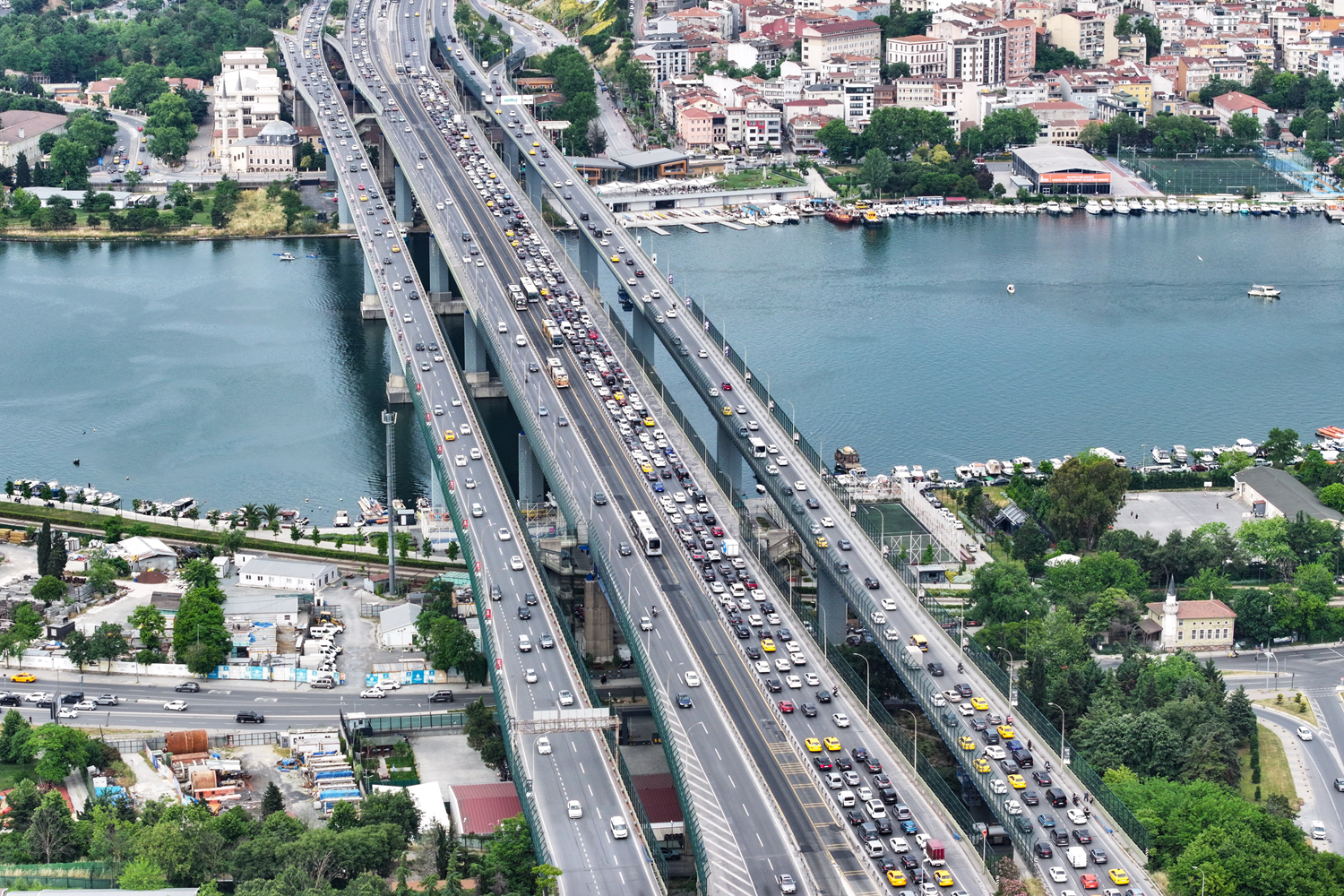 İstanbul'da bayram tatilinin ardından ilk iş gününde trafik yoğunluğu