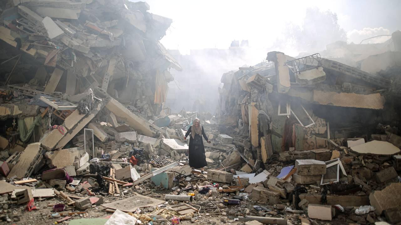 Katil İsrail'in Gazze saldırılarında şehit sayısı 73 bine dayandı