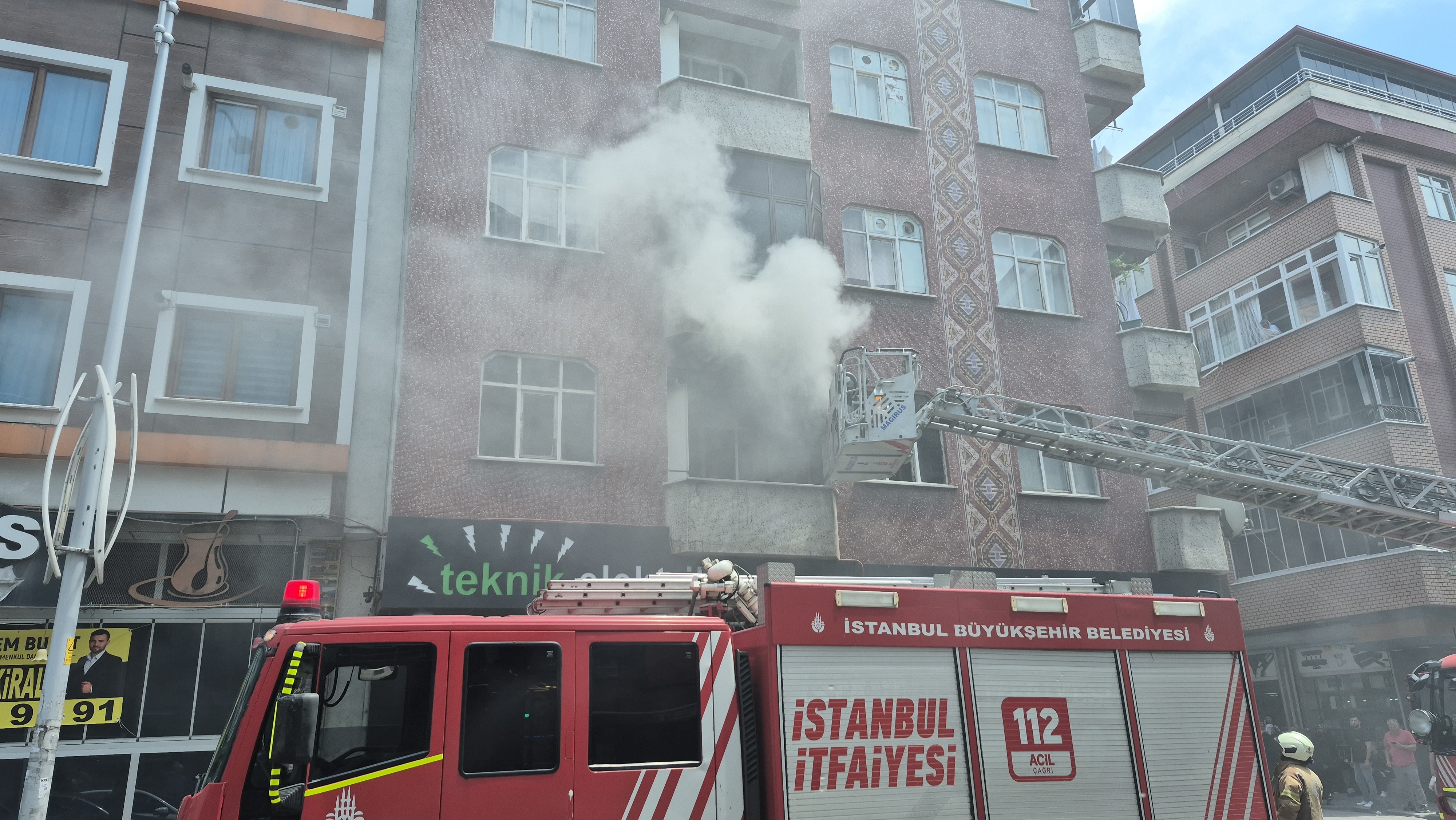 Şarjda unutulan telefon yangın çıkardı! Çocuk dumanların arasından canını zor kurtardı