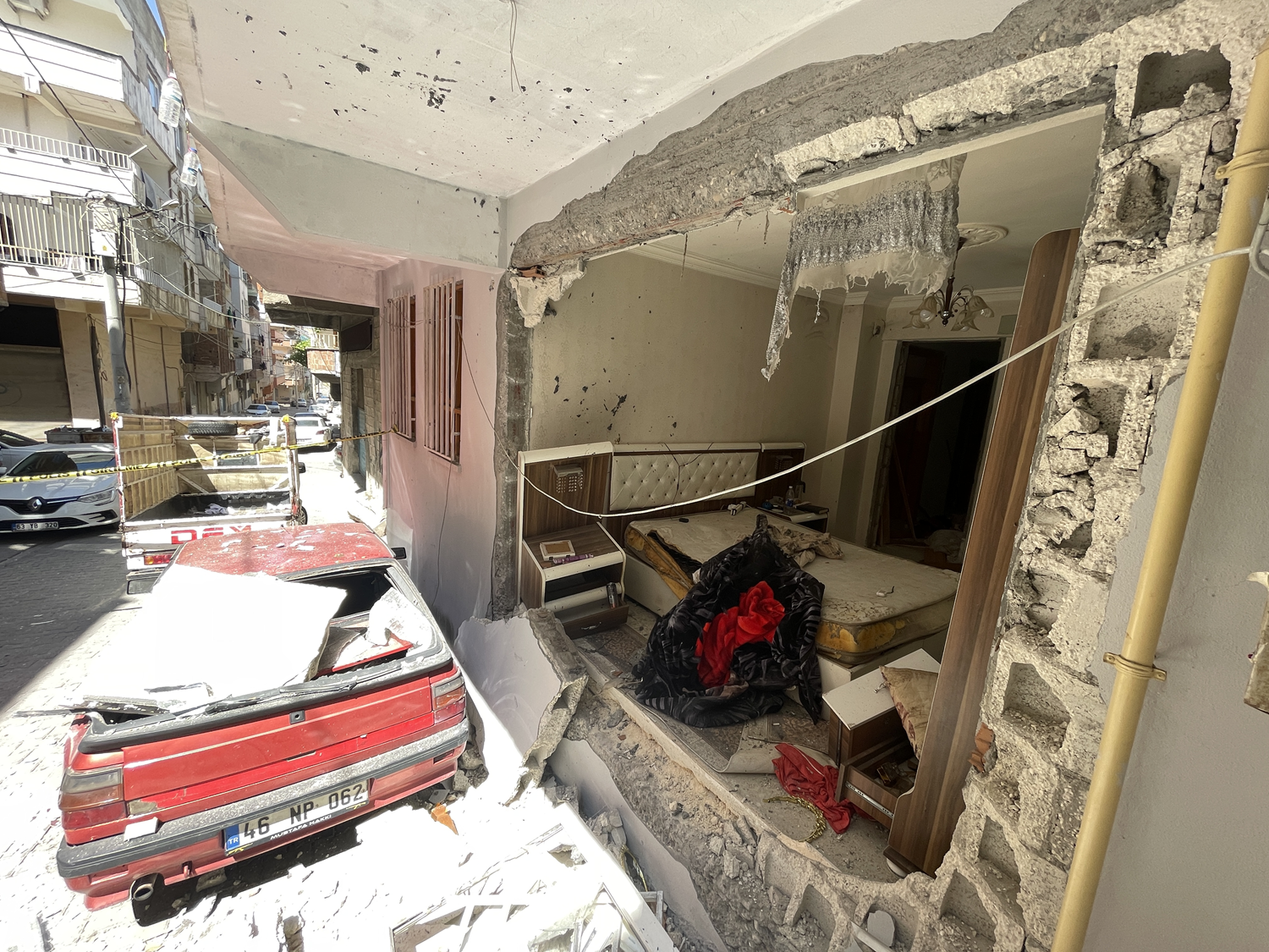 Tüp patlaması mahalleyi ayağa kaldırdı: Deprem oldu sandık