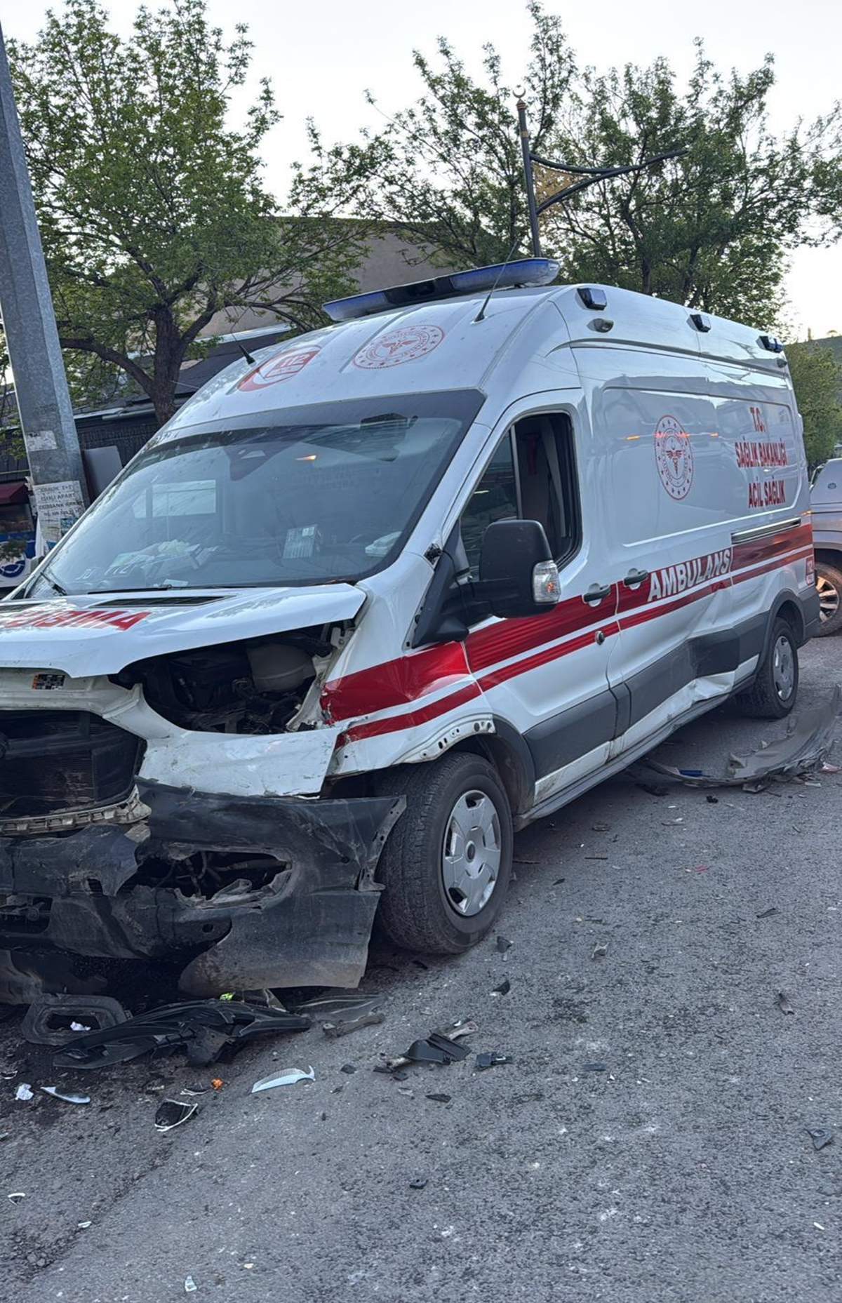 Kars'ta ambulans ile feci çarpışma: 3'ü sağlık çalışanı 4 yaralı