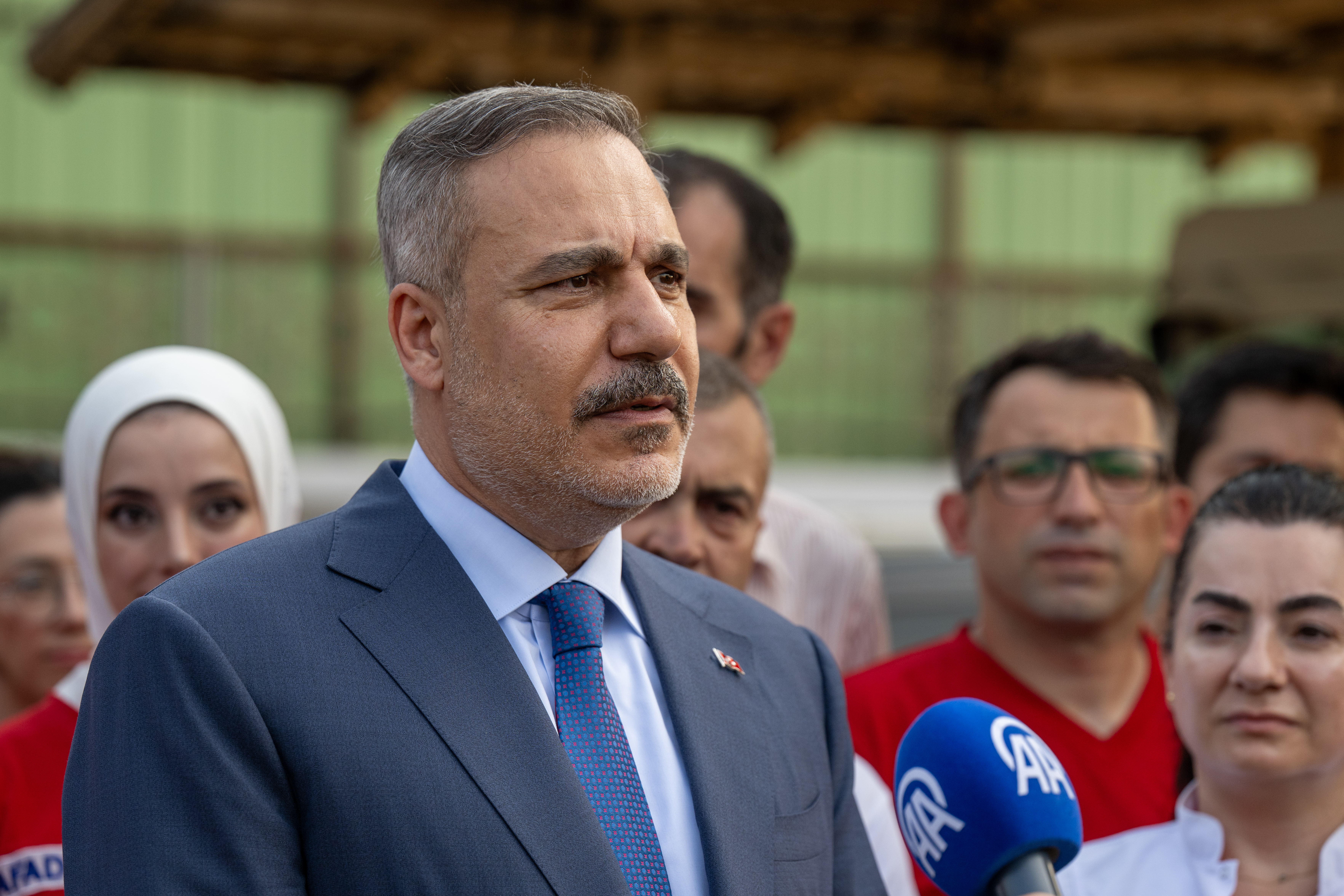 Cox's Bazar'daki mülteci kamplarına ziyaret! Bakan Fidan: Türkiye'nin yardım eli her yere olduğu gibi buraya da uzanmış durumda