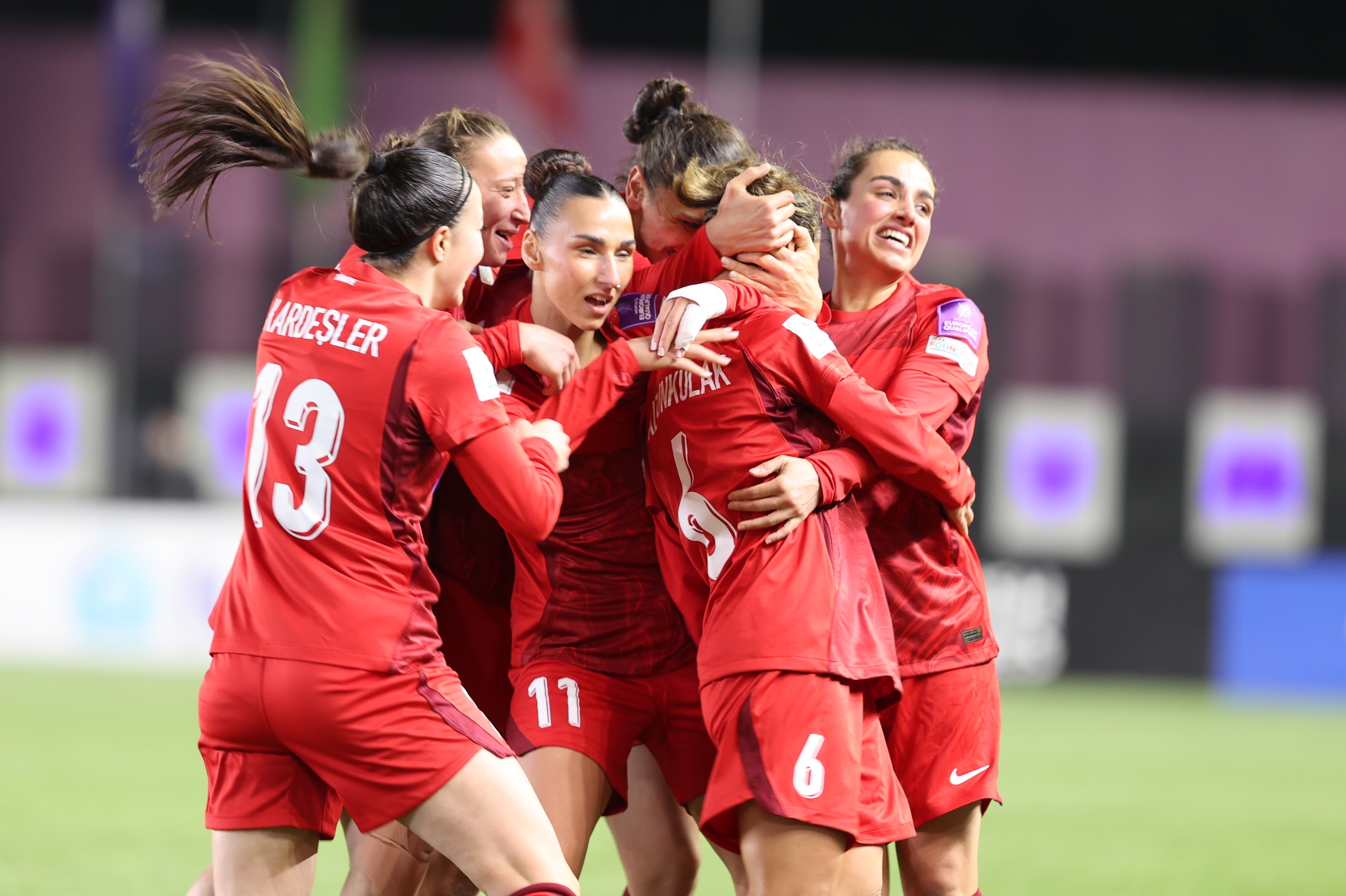 Kadın Millilerden 2 golle kazandı: Play-off'u garantiledi
