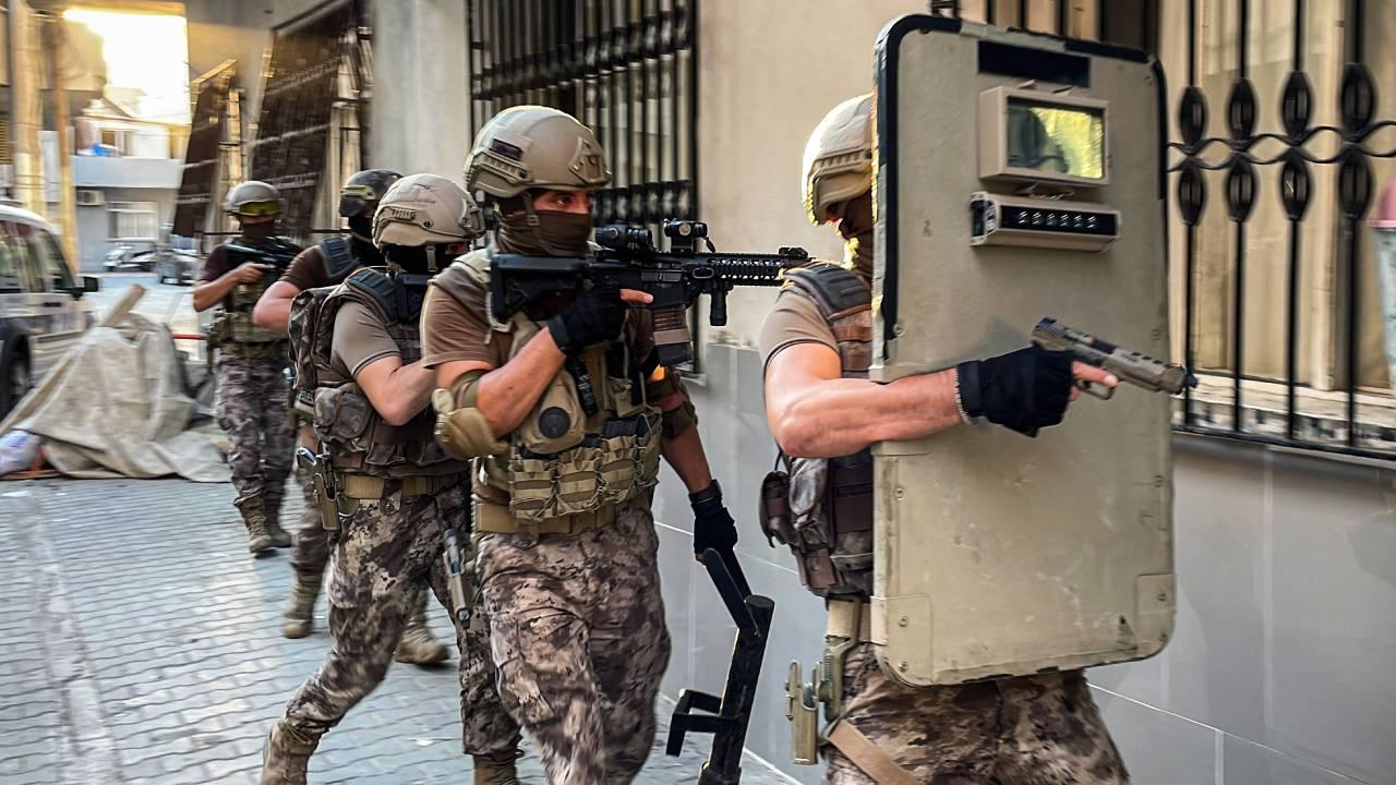 Güvercin kafesinde uyuşturucu deposu: Zehir tacirleri kıskıvrak yakalandı
