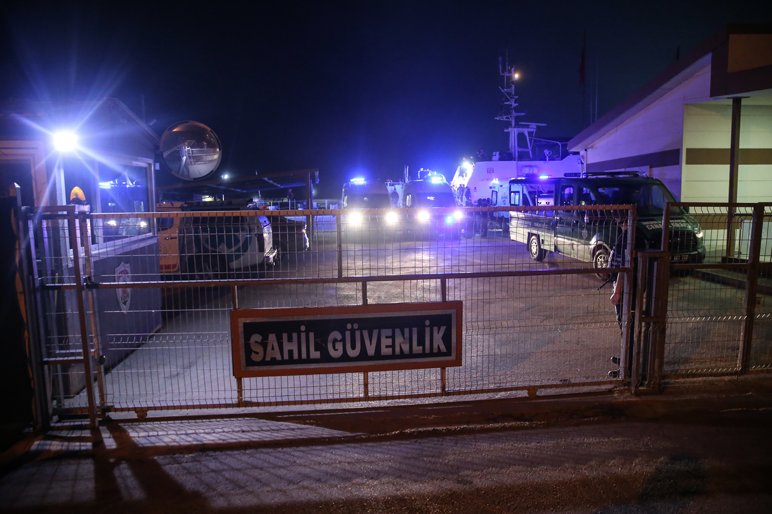 Karadeniz'deki saldırıda ölen balıkçının cenazesi ve yaralılar, İnebolu Limanı'na getirildi