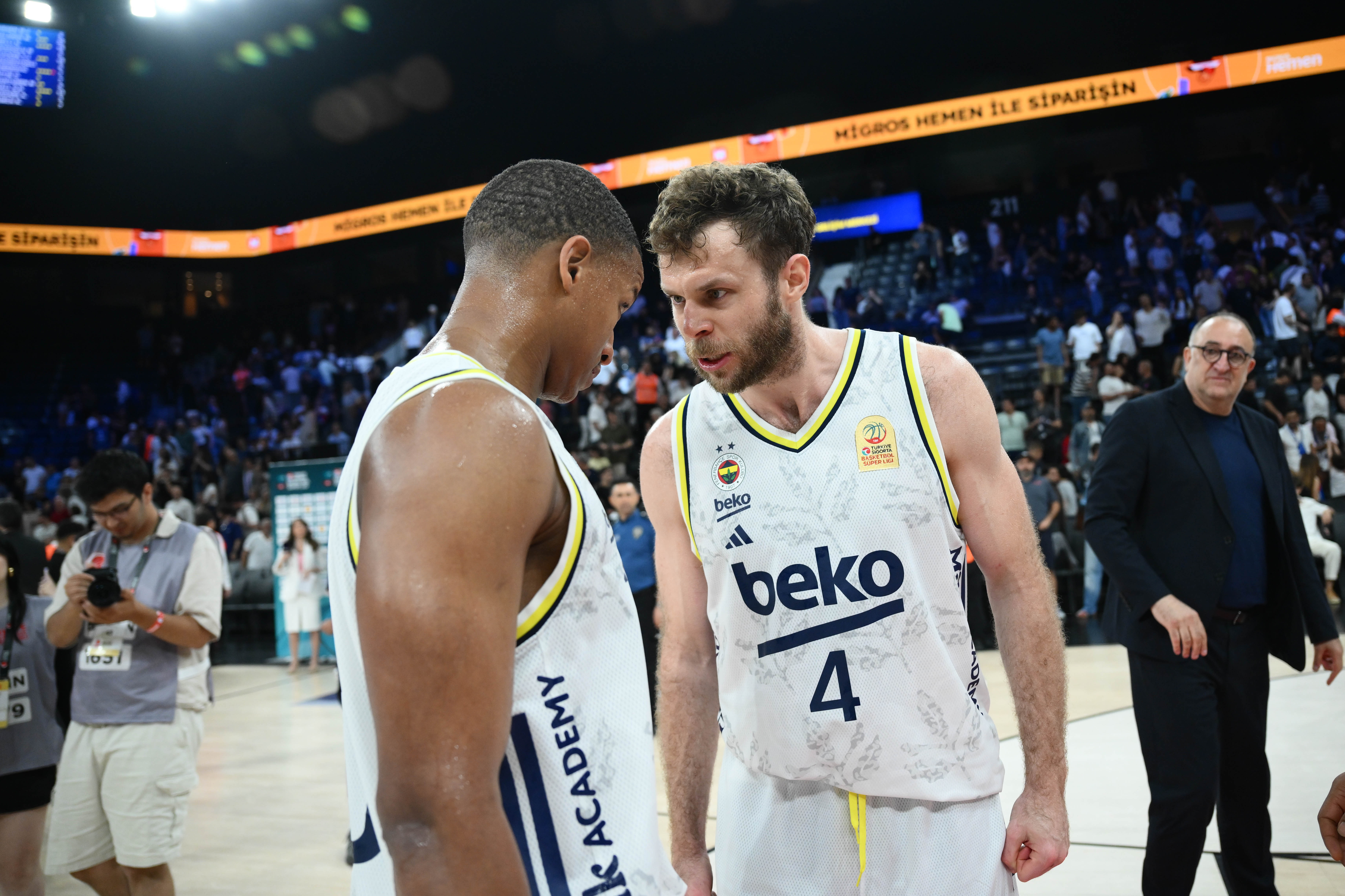 Anadolu Efes'i deviren Fenerbahçe, finale çıktı!
