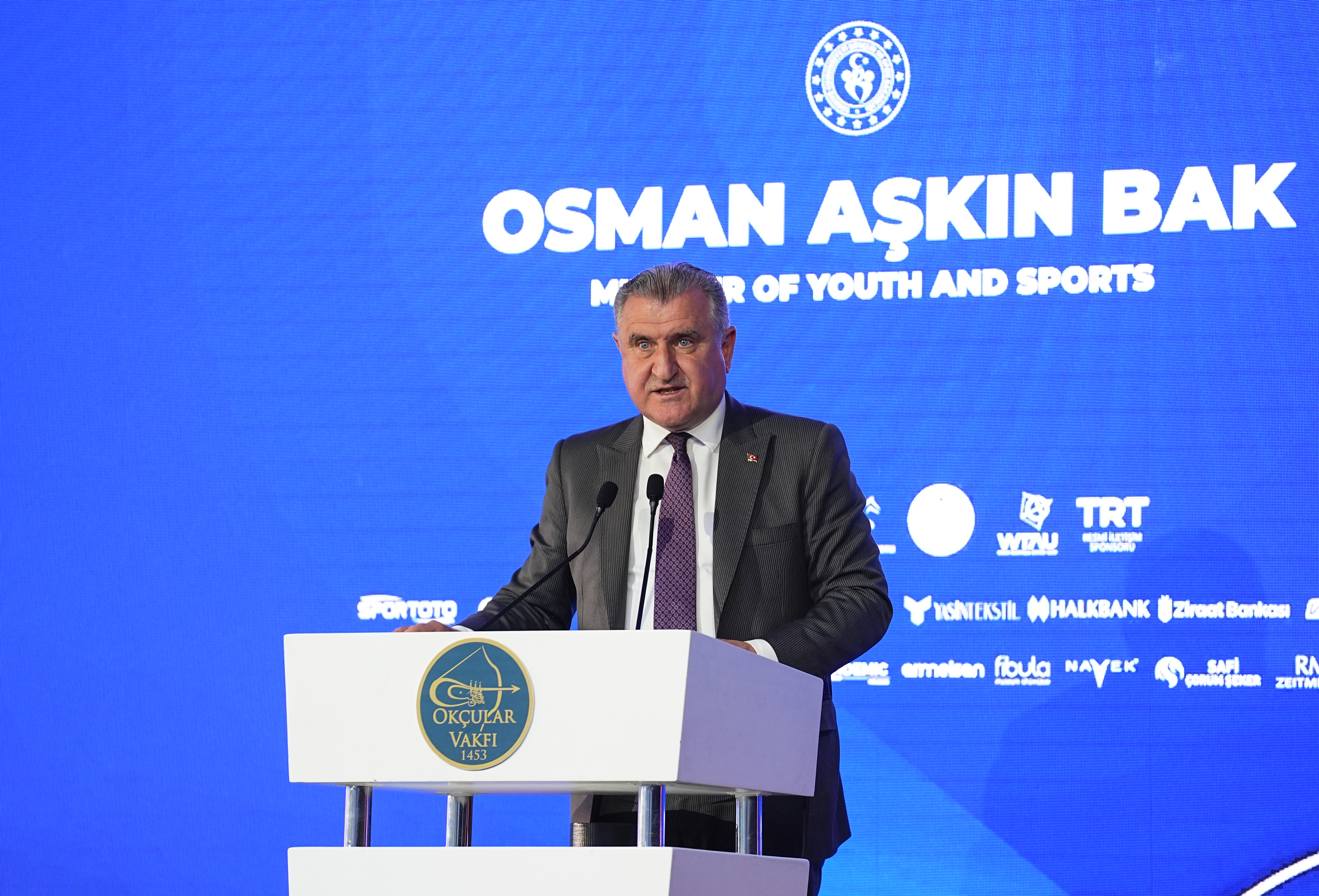 Bakan Osman Aşkın Bak'tan Aziz Yıldırım'a tebrik