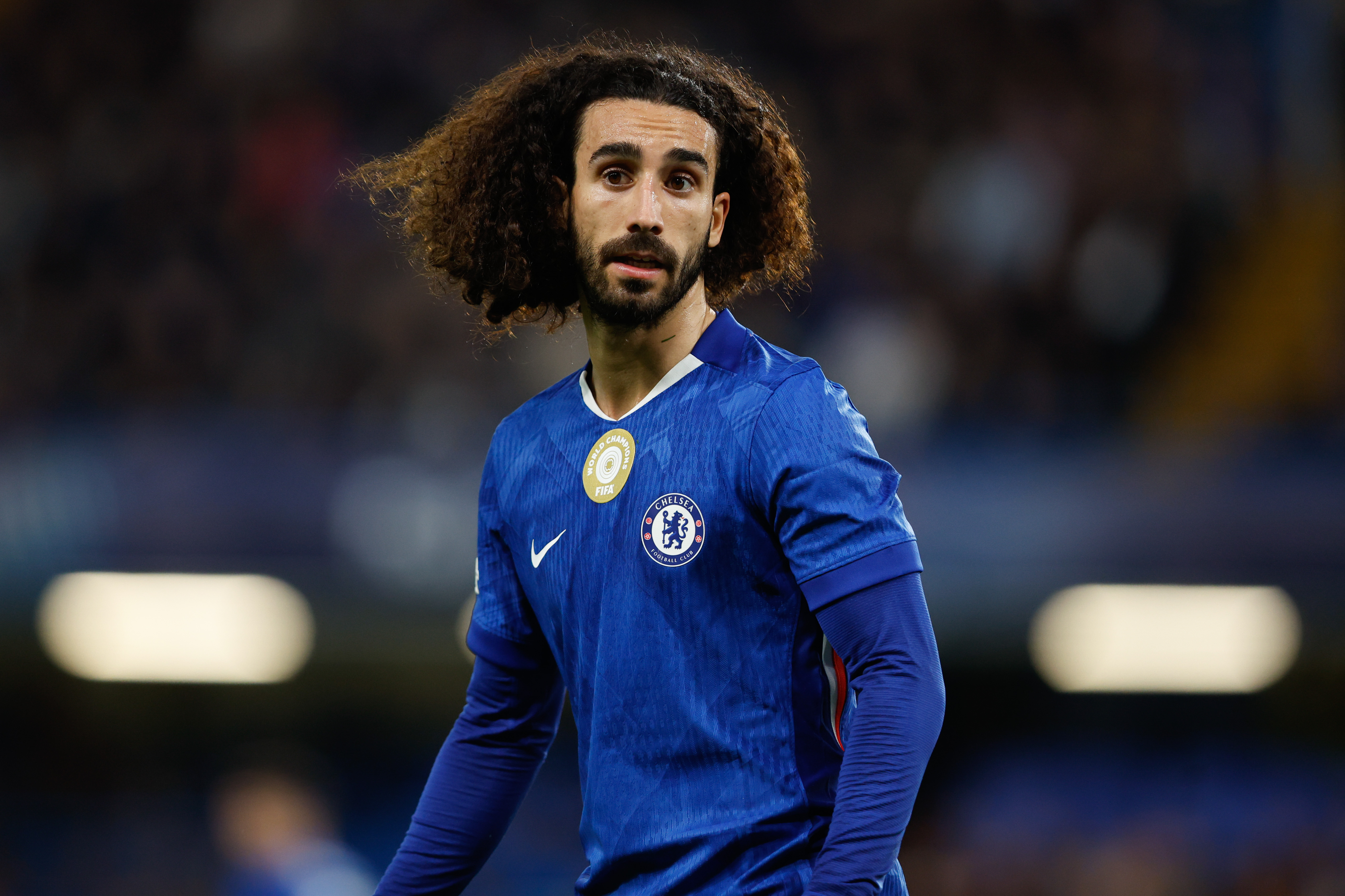 Chelsea'de kritik karar: Cucurella satılabilir