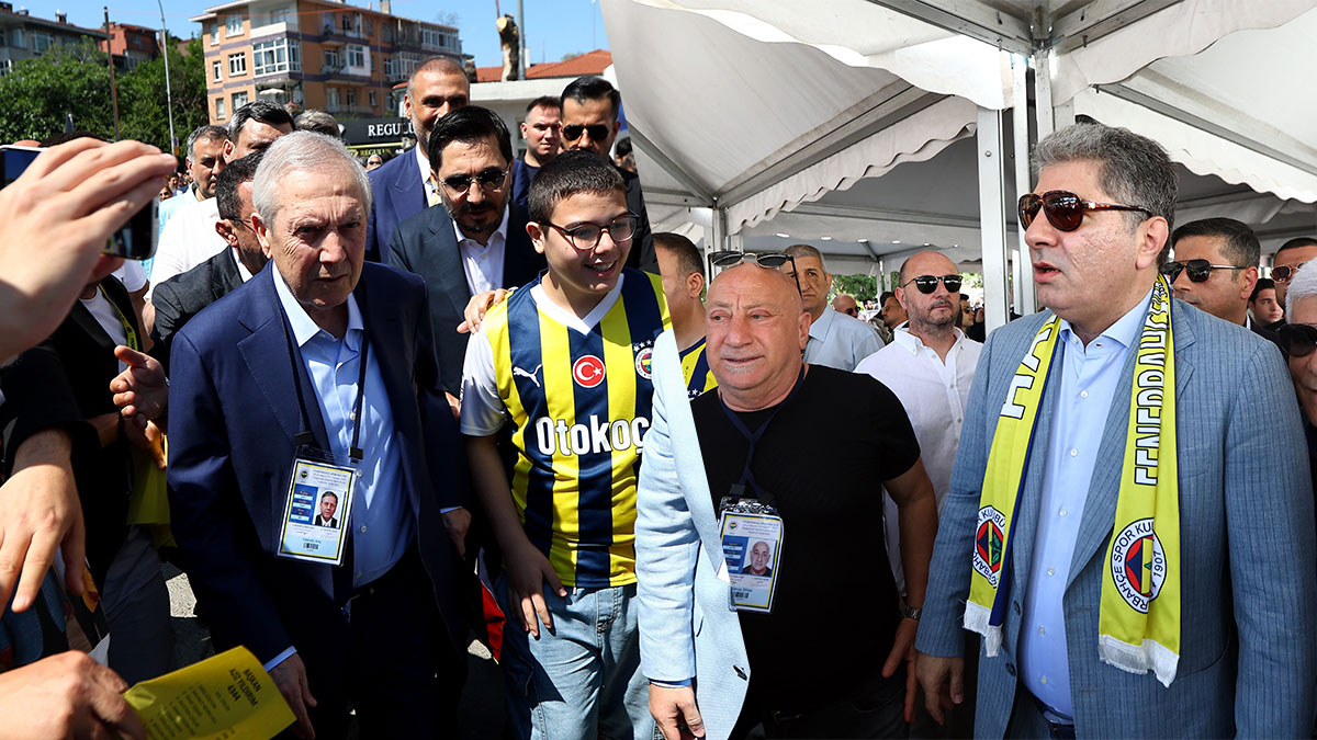 Fenerbahçe genel kurulunda başkan adaylarına yoğun ilgi