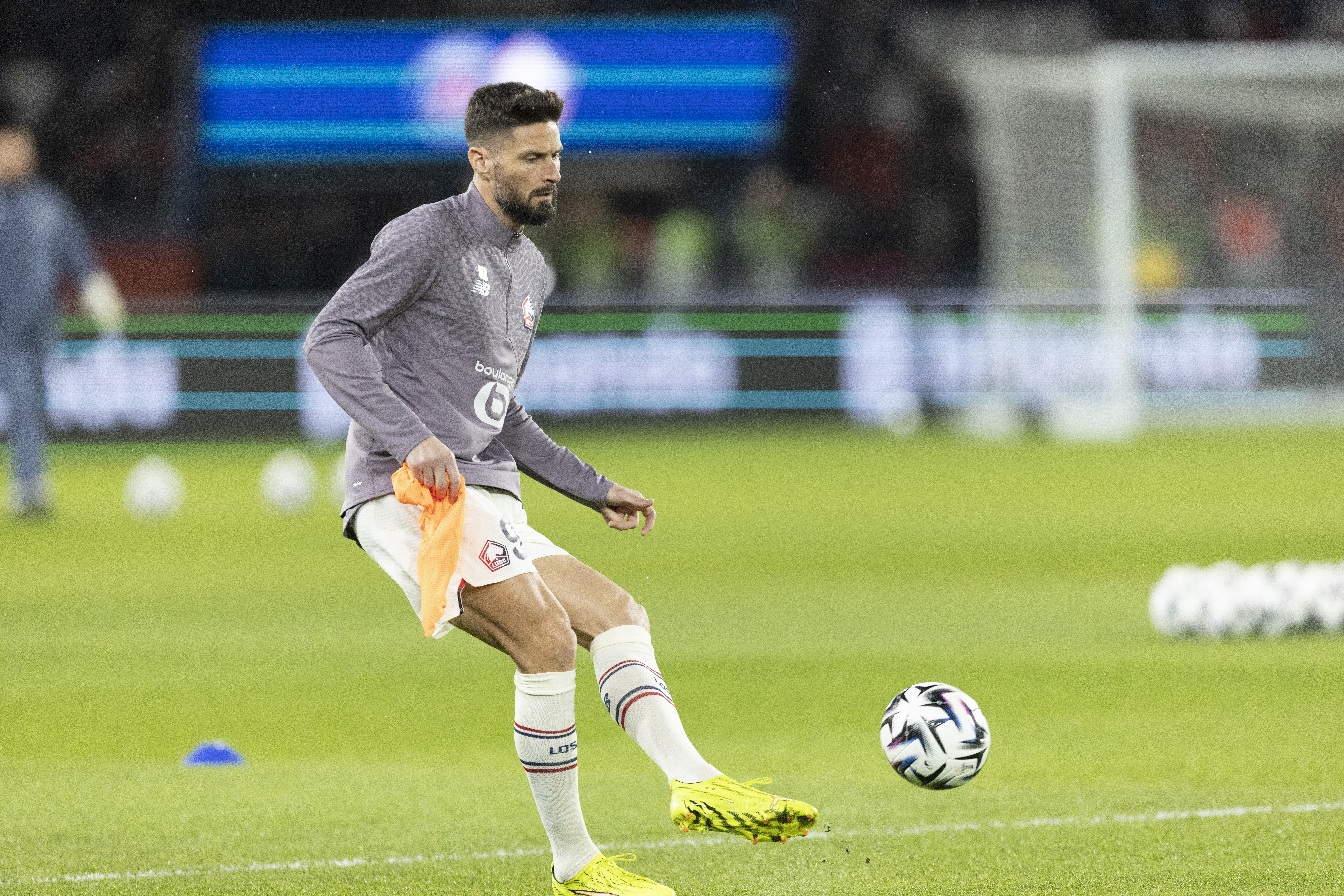 39 yaşındaki Giroud, yeni sözleşmeye imza attı!