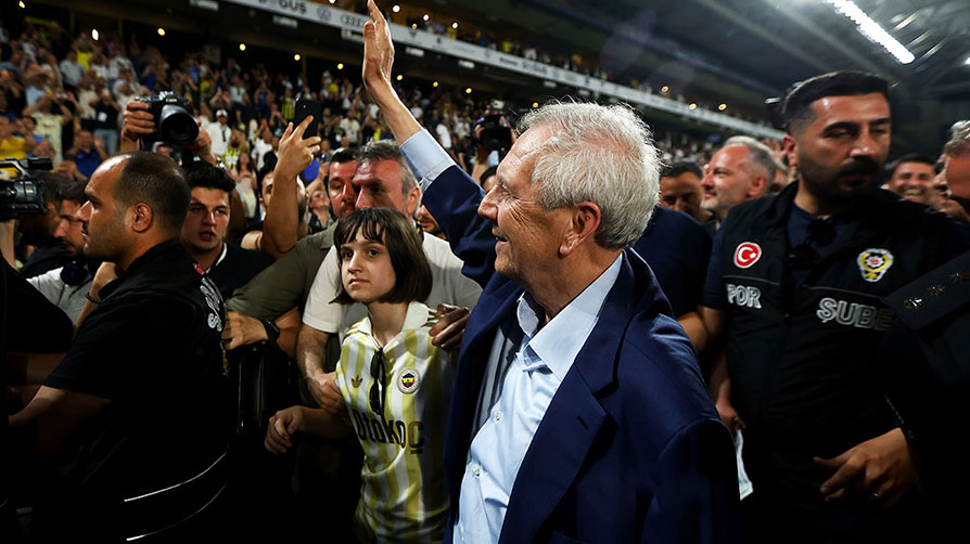 8 yıl sonra yeniden başkan! Aziz Yıldırım dönemi başladı