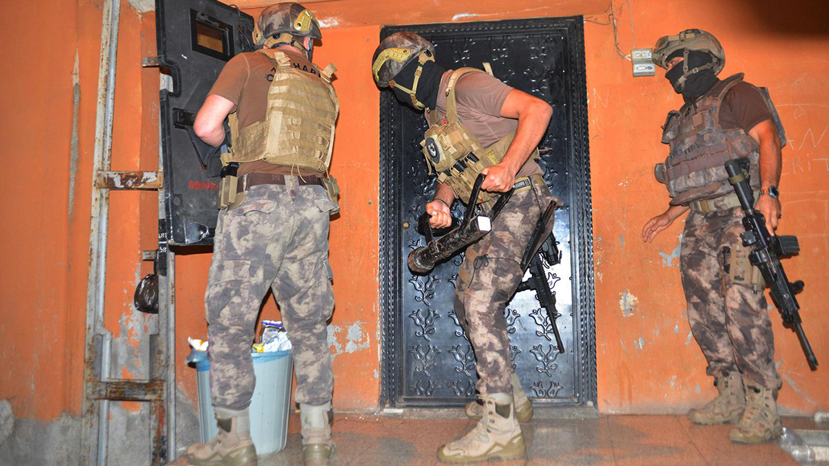Afyon'da göçmen kaçakçılığı operasyonu: Çok sayıda gözaltı v