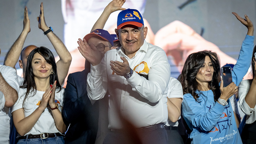 Ermenistan sandık başında: Paşinyan'ın partisi seçimlerde aç