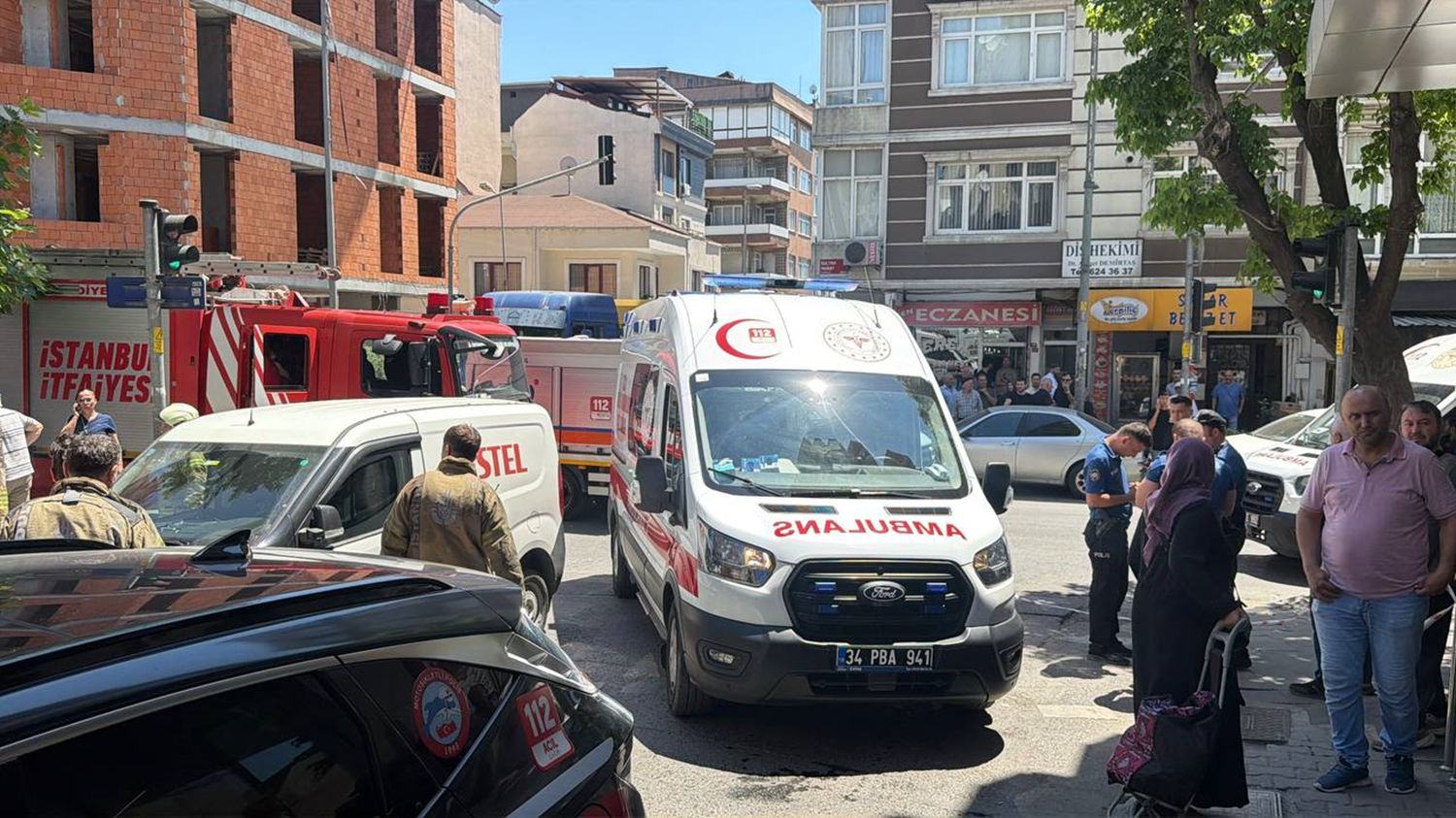 Küçükçekmece'de korkutan olay! Metruk binada 3 kişi yaralandı