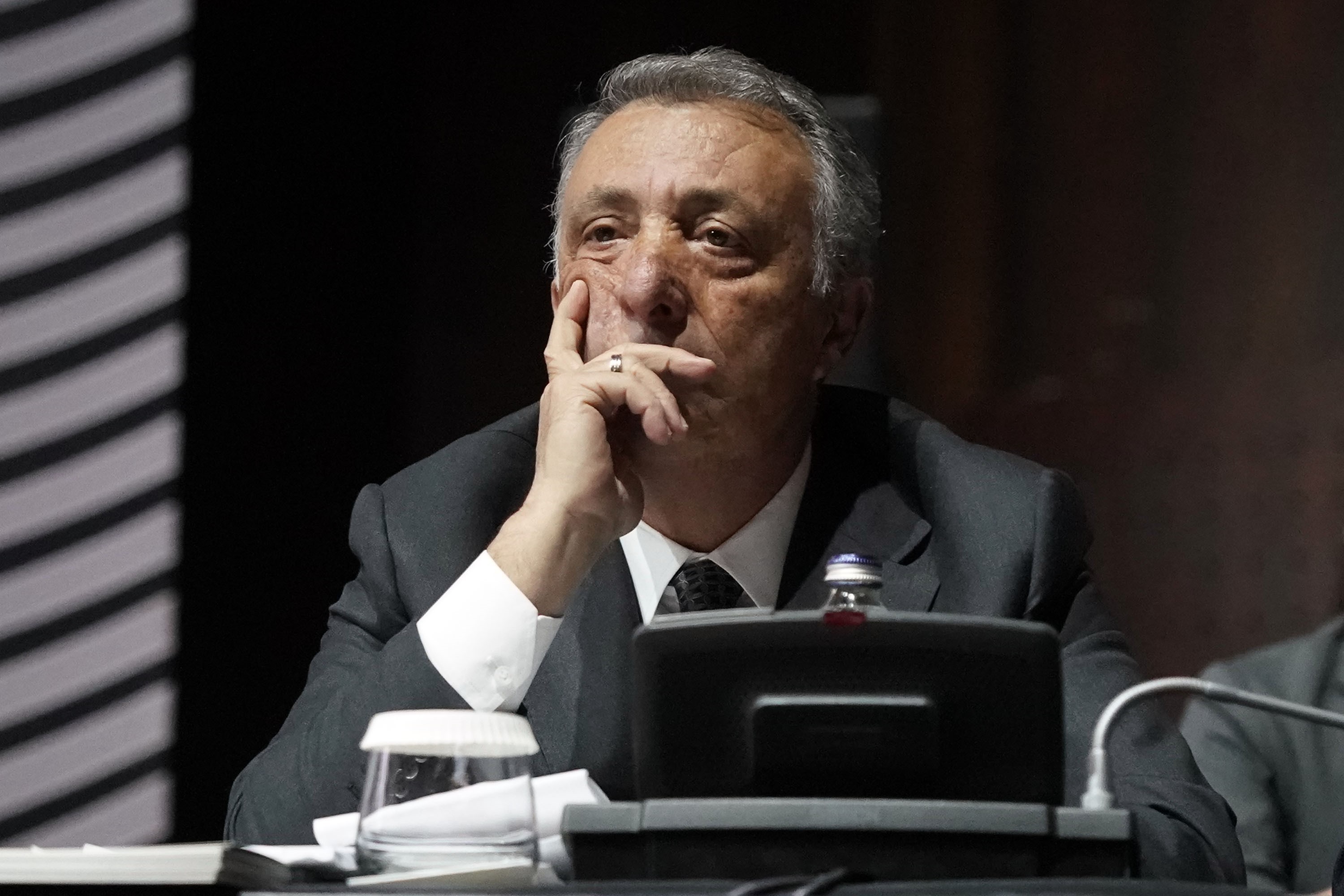 Ahmet Nur Çebi'den Altay'a yakın markaj