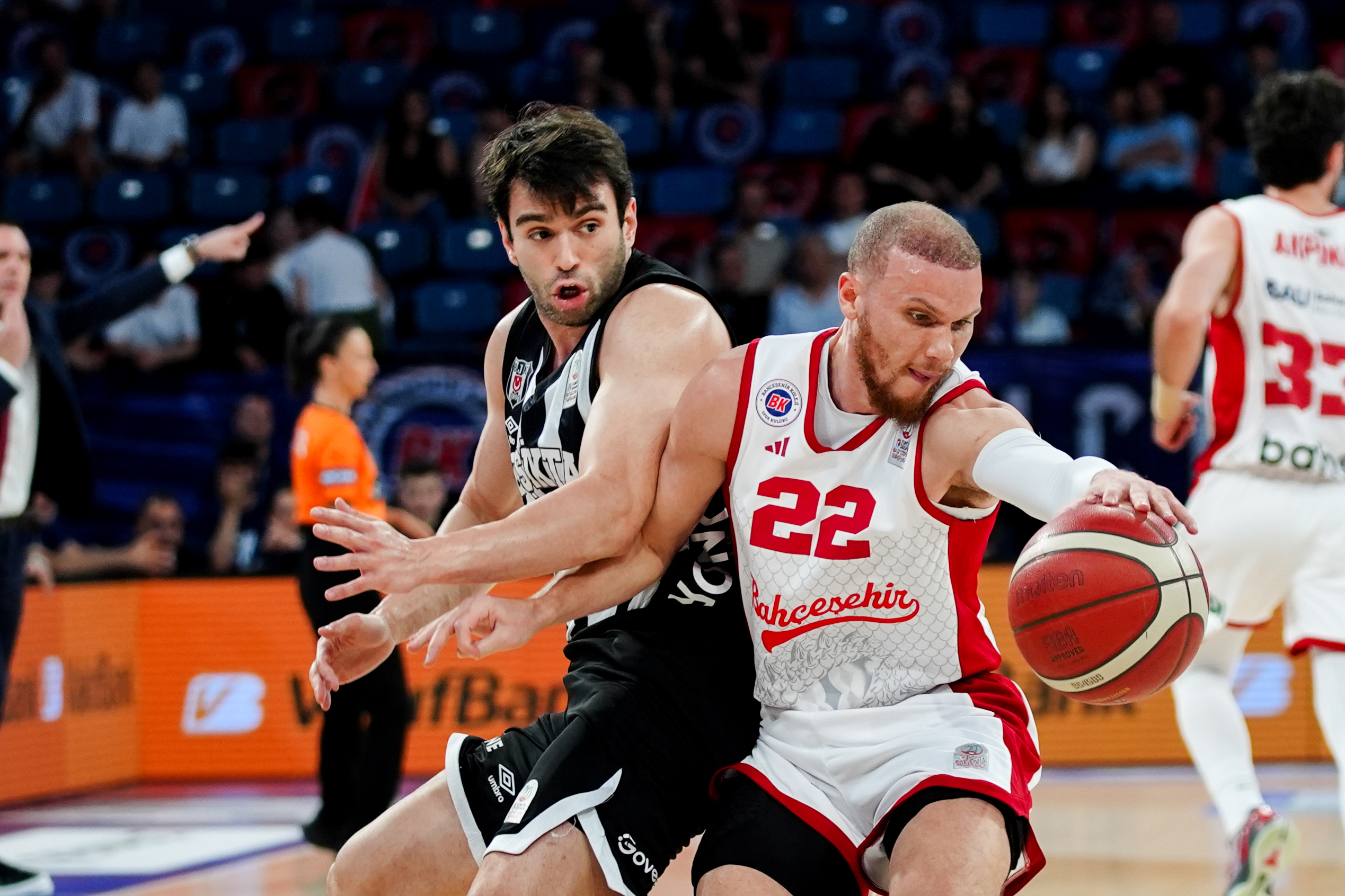 Beşiktaş GAİN mi, Bahçeşehir Koleji mi? İkinci finalist bell