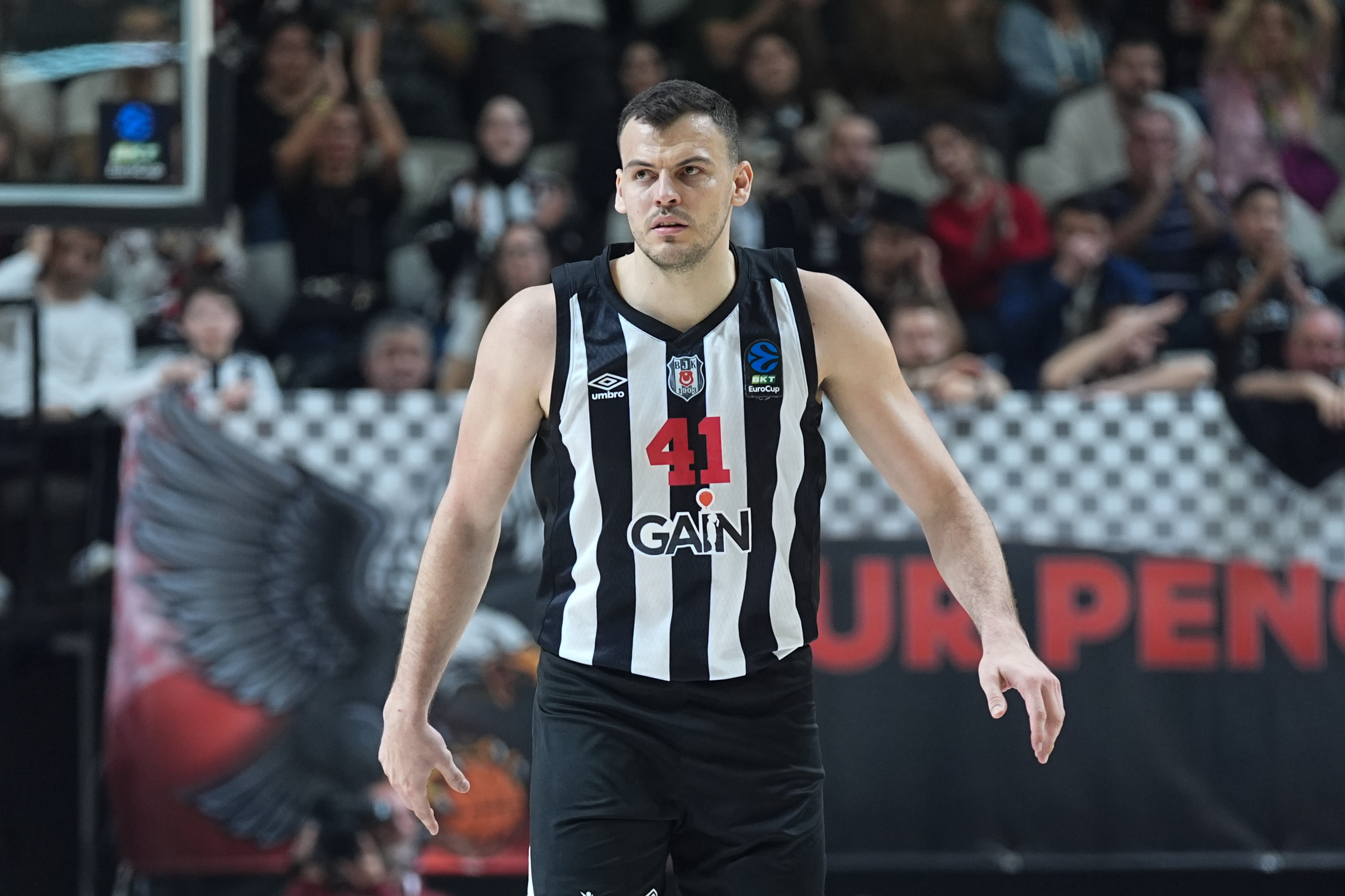 Beşiktaş GAİN'de Ante Zizic ameliyat edildi