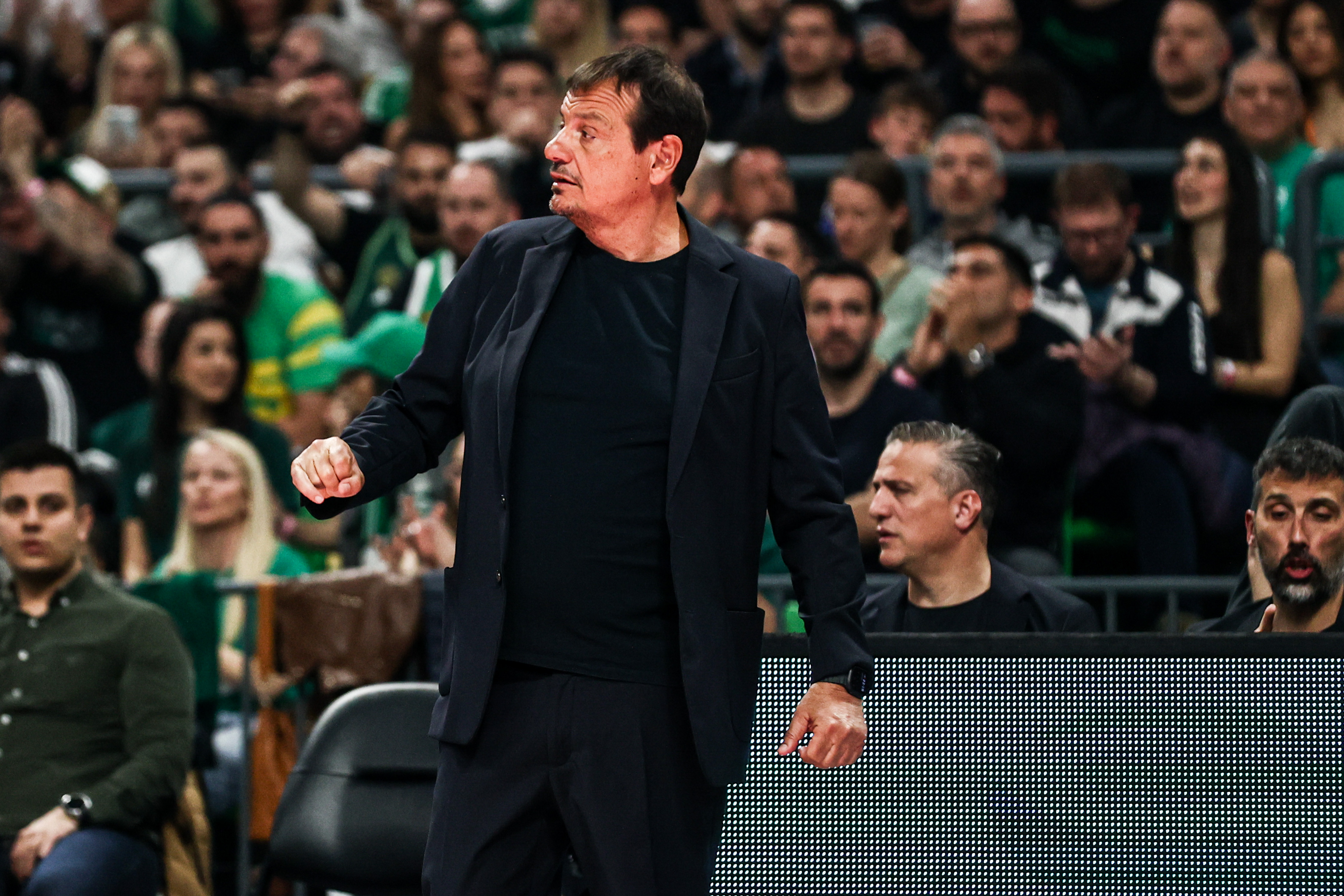 Ergin Ataman'ın Panathinaikos'u seride geriye düşt