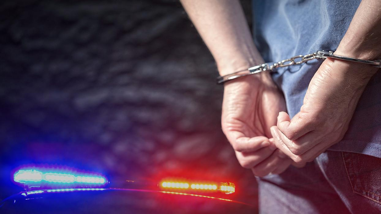 İzmir'de yasa dışı gelirlerin aklanması soruşturması: 10 göz