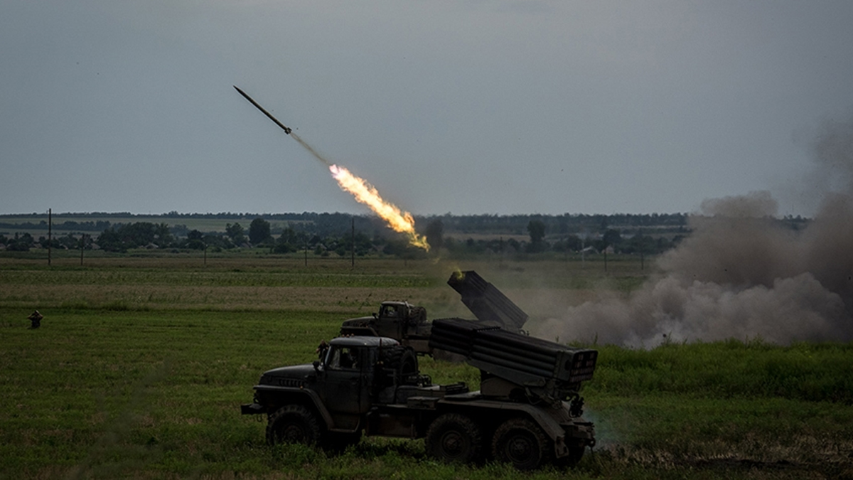 Atışlar Çin'e doğru yapıldı! Tayvan HIMARS roketle