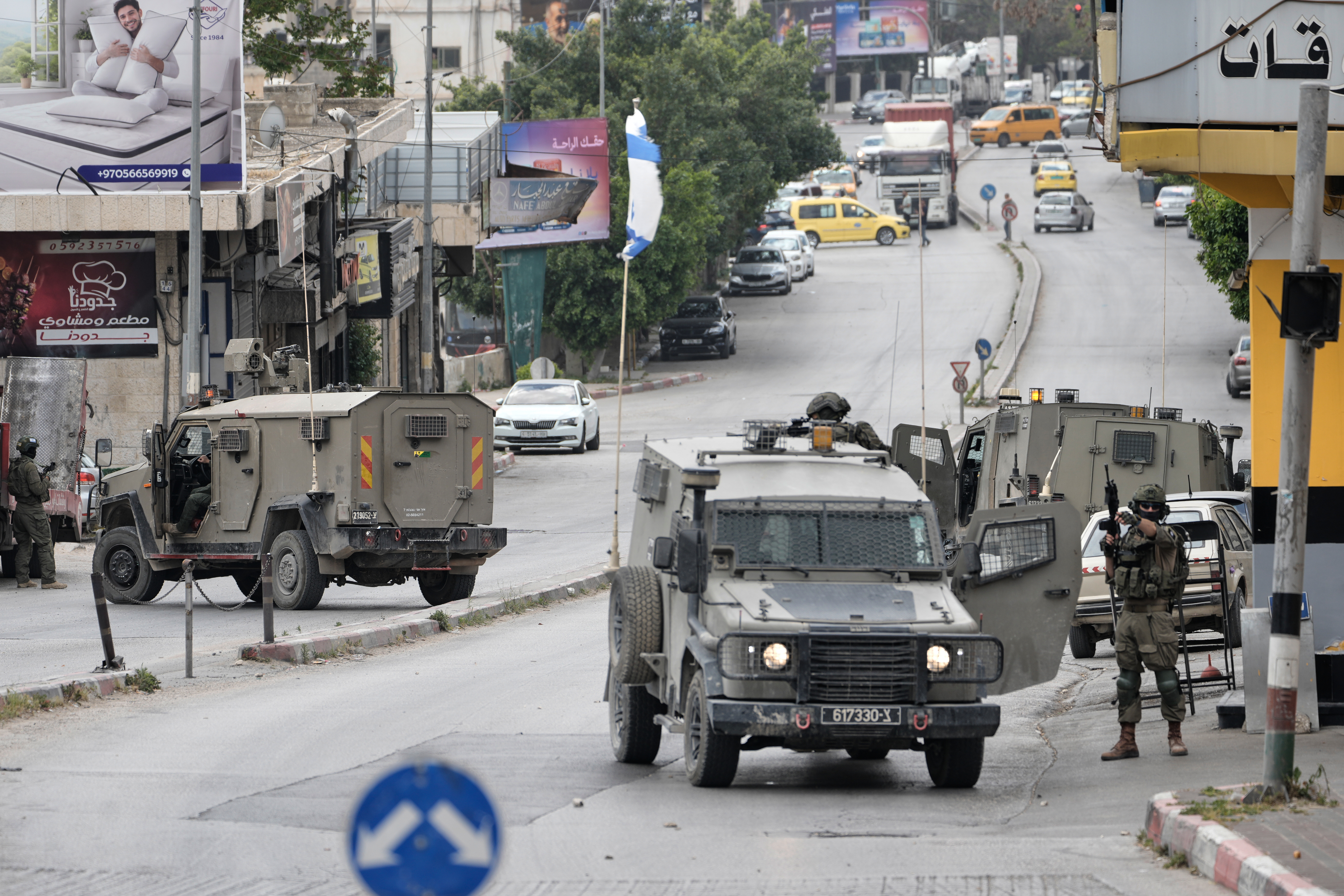 Batı Şeria'da İşgalci İsrail zulmü: Filistinli genci araçla 