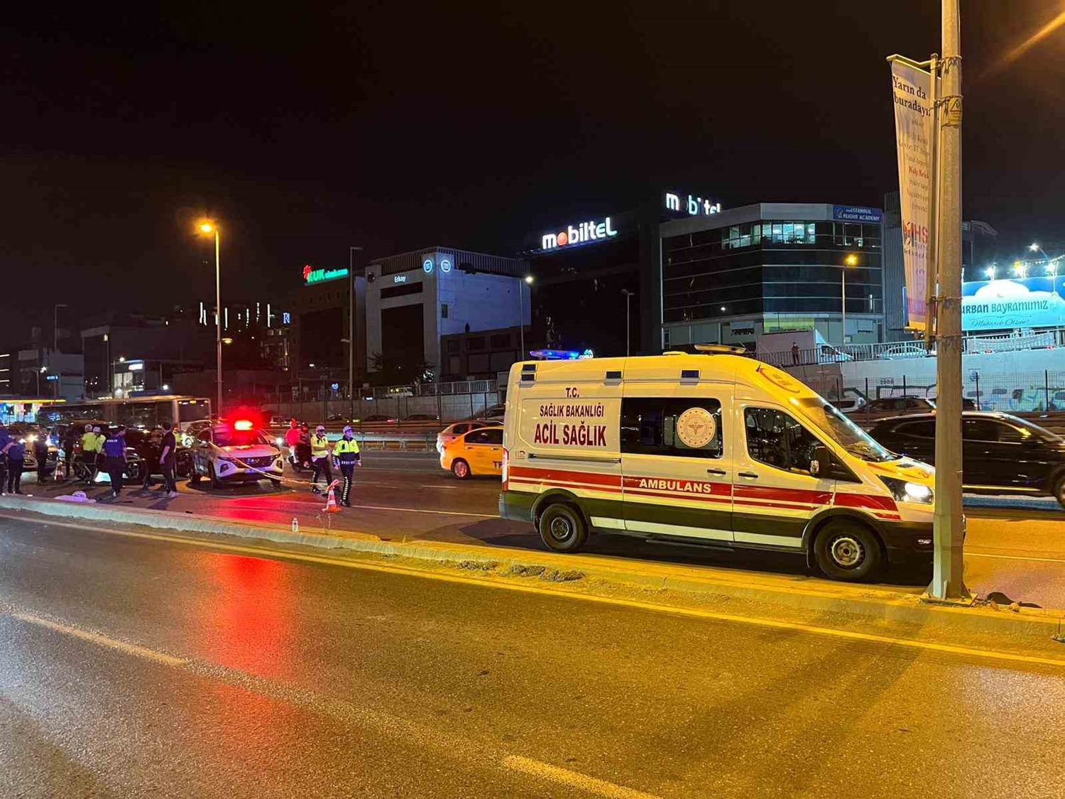 Bakırköy E5 Karayolu'nda korkunç kaza: 2 kişi haya